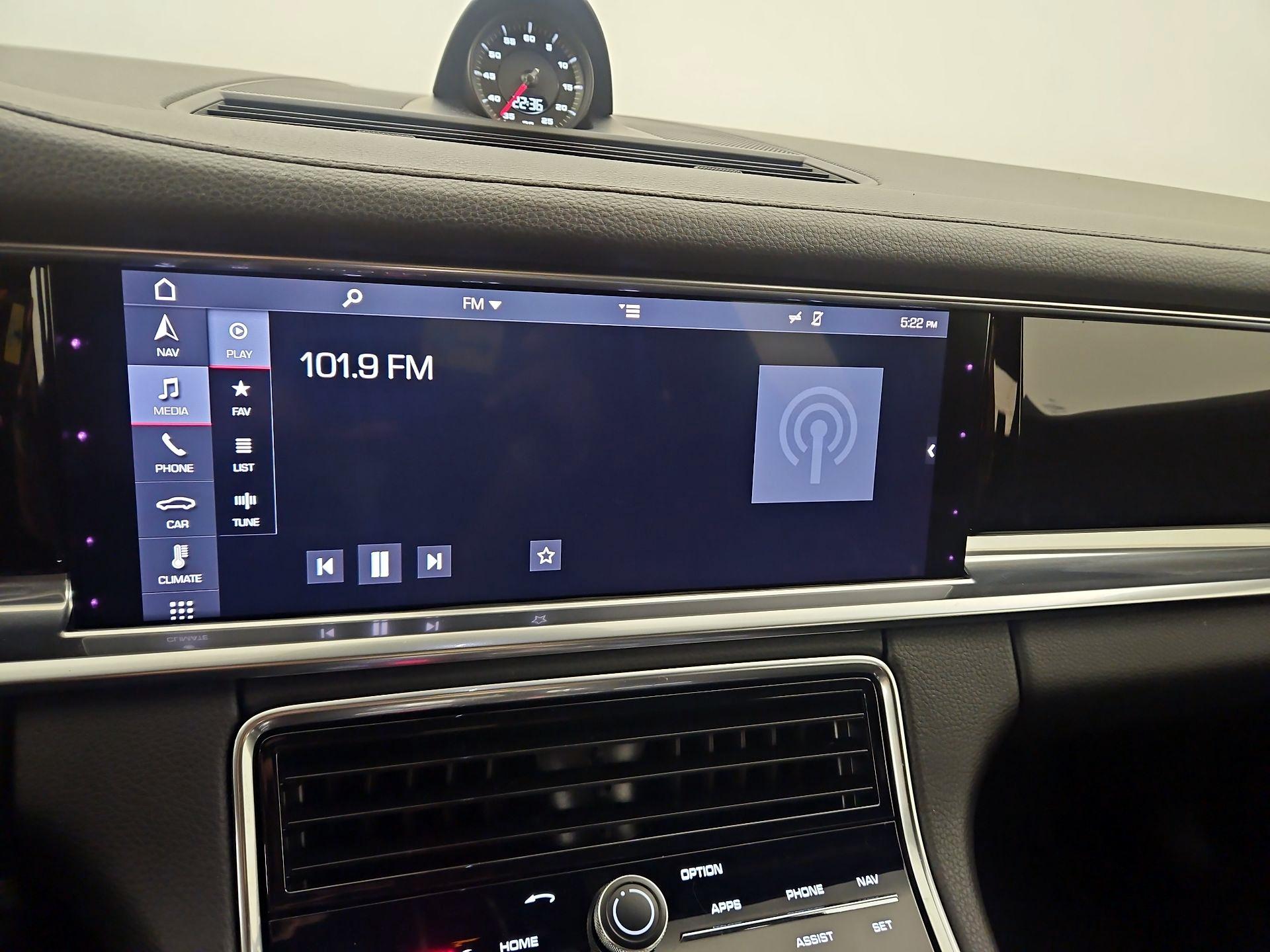 Thumbnail: 2019 Porsche Panamera - 16