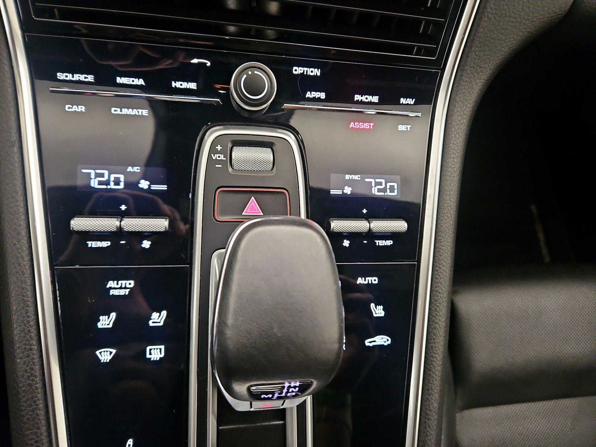 Thumbnail: 2019 Porsche Panamera - 17