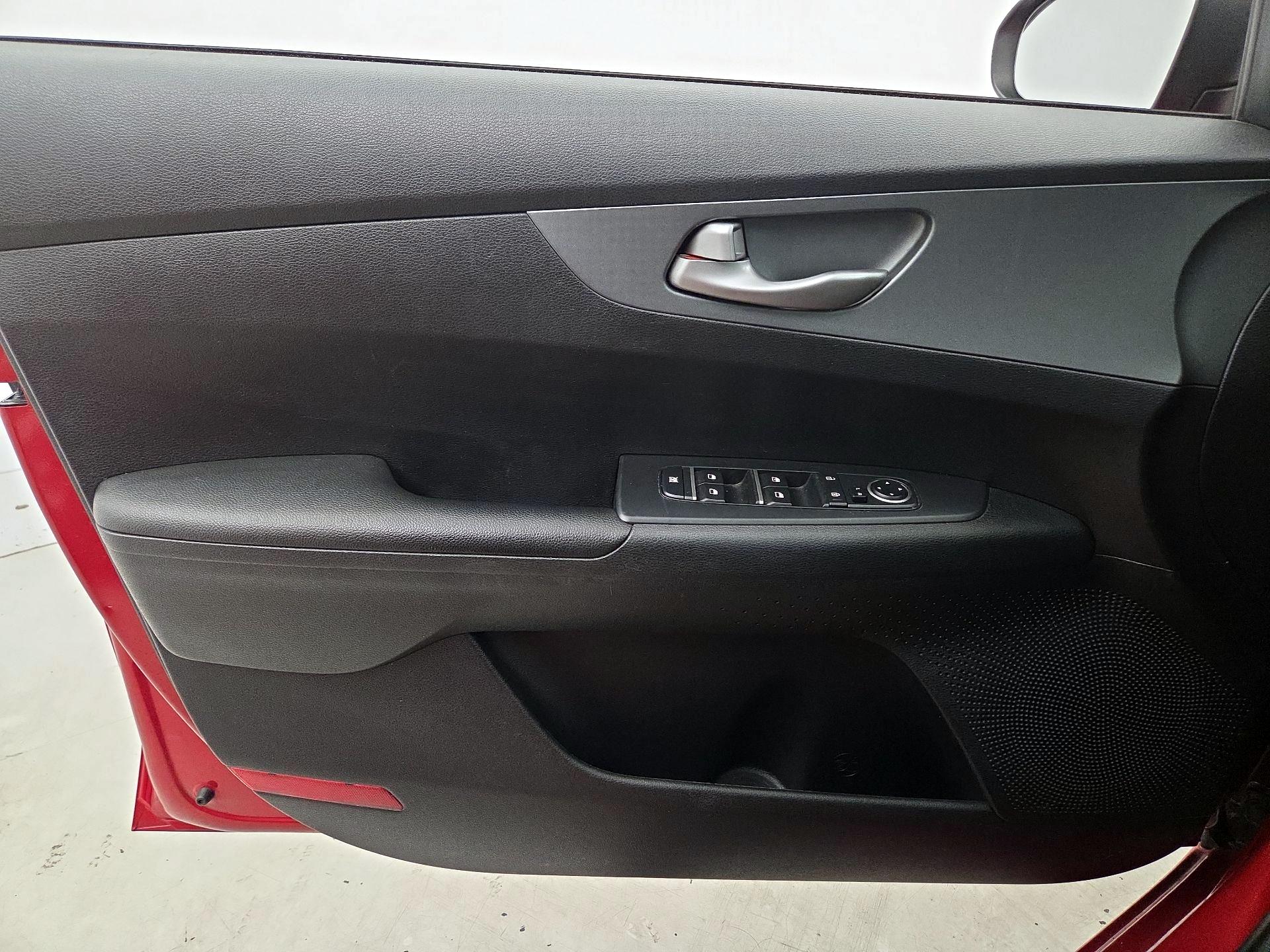 Thumbnail: 2020 Kia Forte - 12
