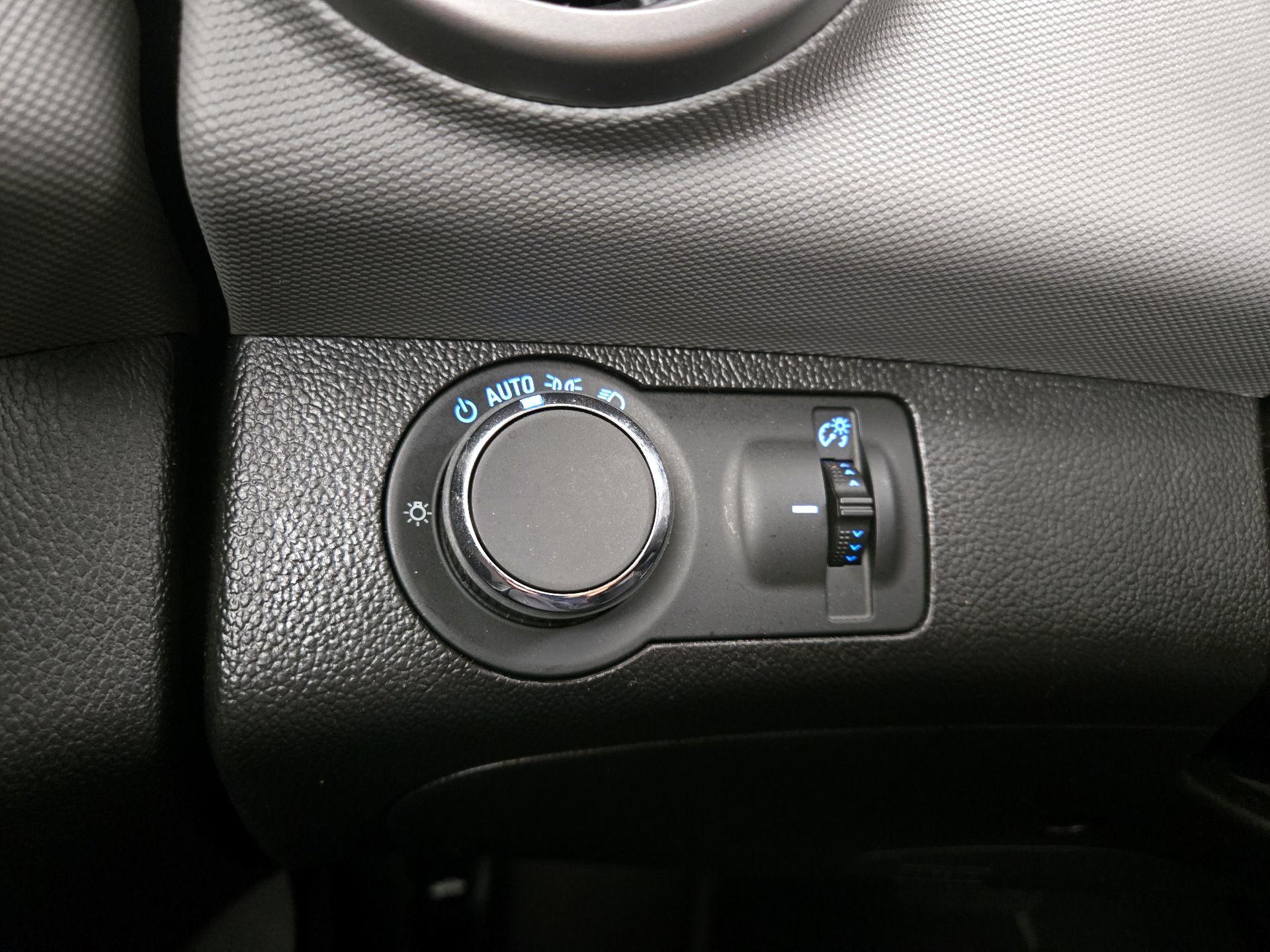 Thumbnail: 2015 Chevrolet Sonic - 13