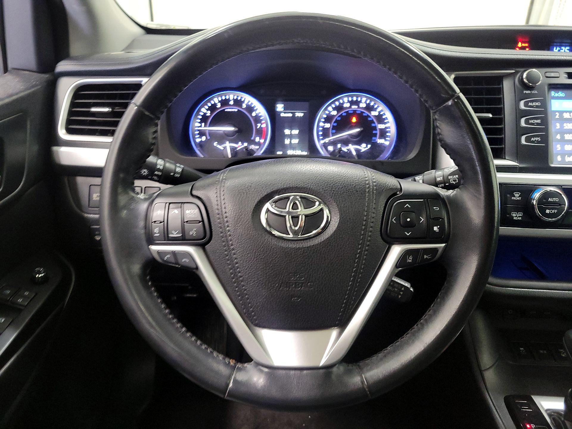 Thumbnail: 2017 Toyota Highlander - 10