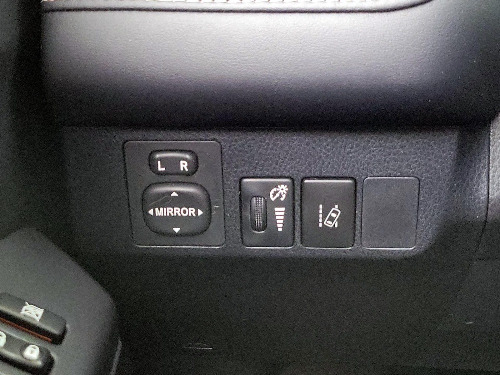2018 Toyota RAV4 XLE - Photo 14