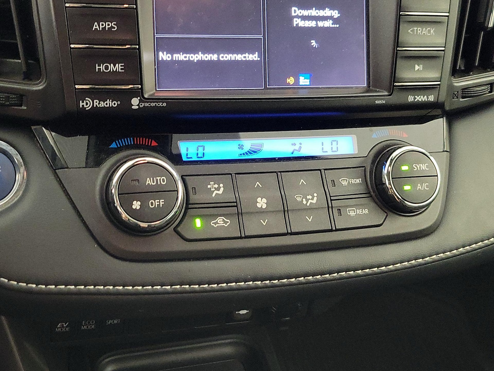 2018 Toyota RAV4 XLE - Photo 17