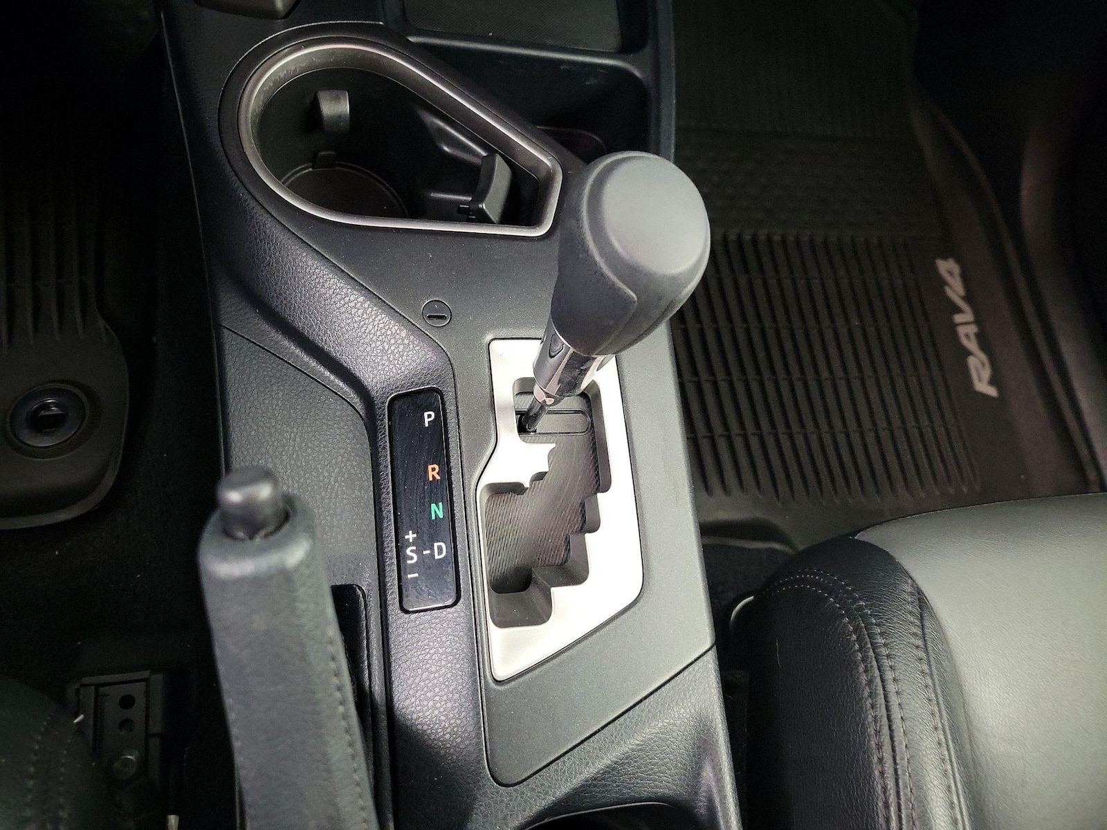 2018 Toyota RAV4 XLE - Photo 18