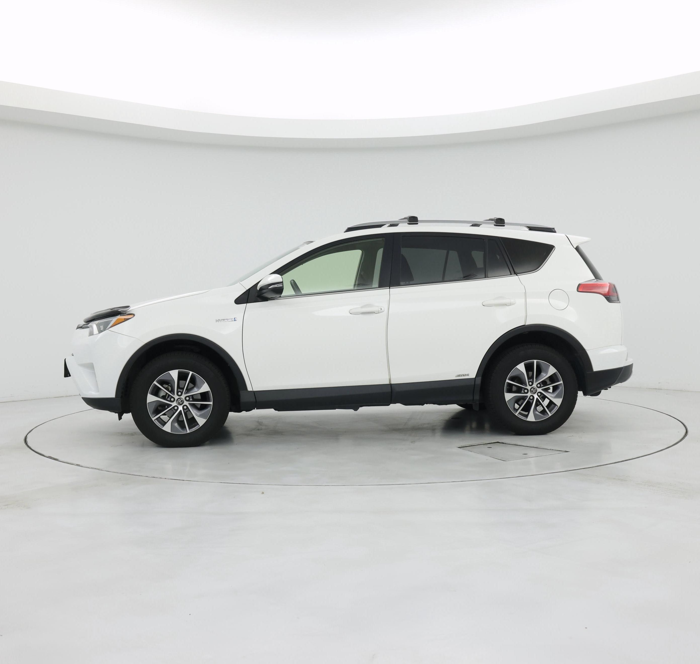 Thumbnail: 2018 Toyota RAV4 - 3