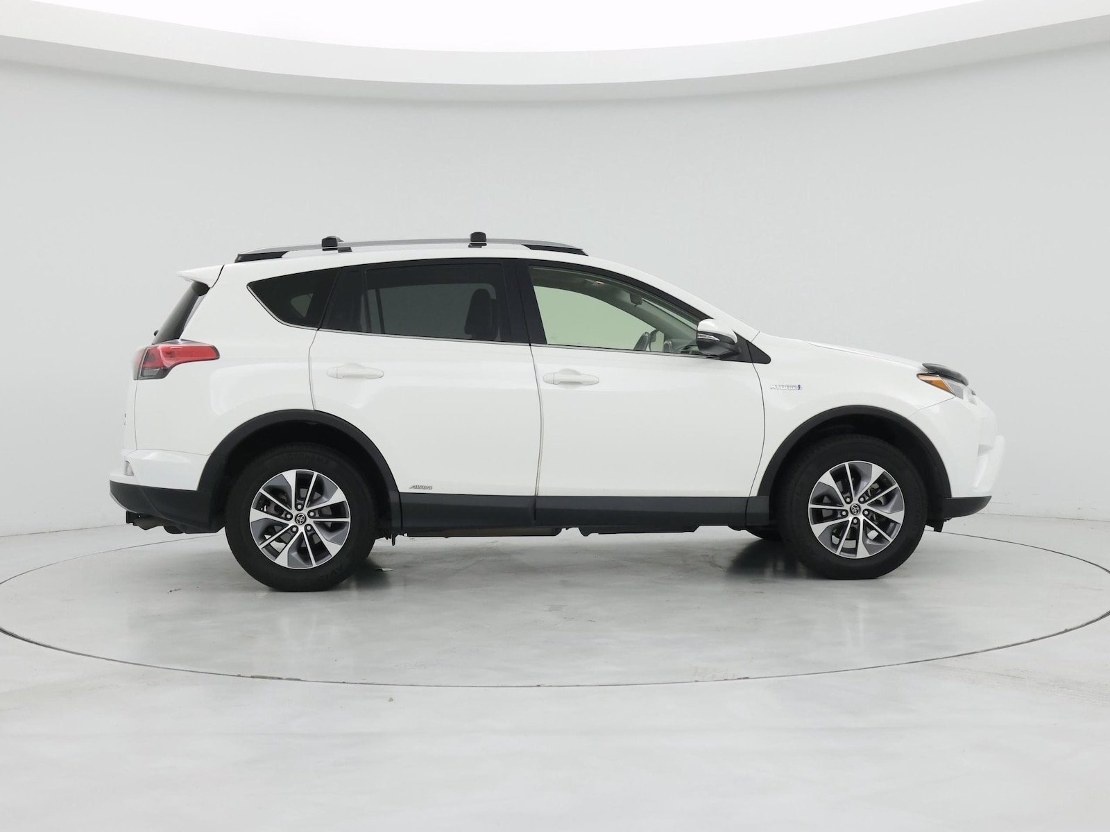2018 Toyota RAV4 XLE - Photo 8
