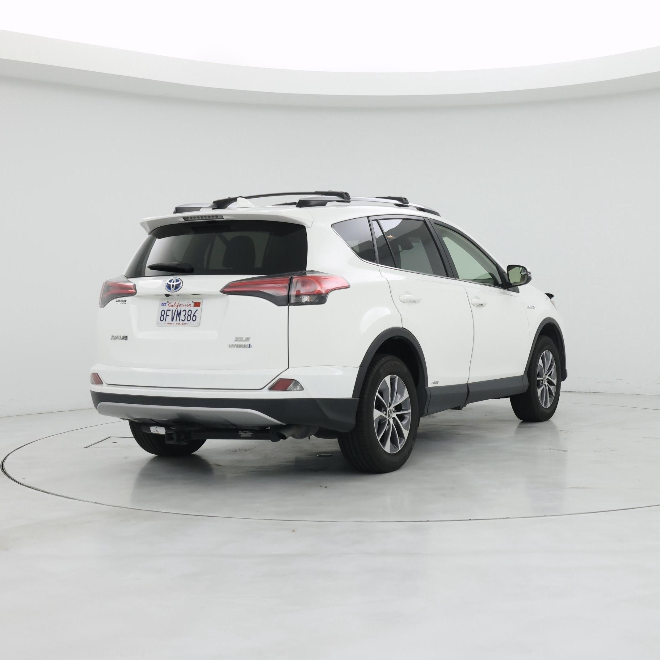 Thumbnail: 2018 Toyota RAV4 - 8