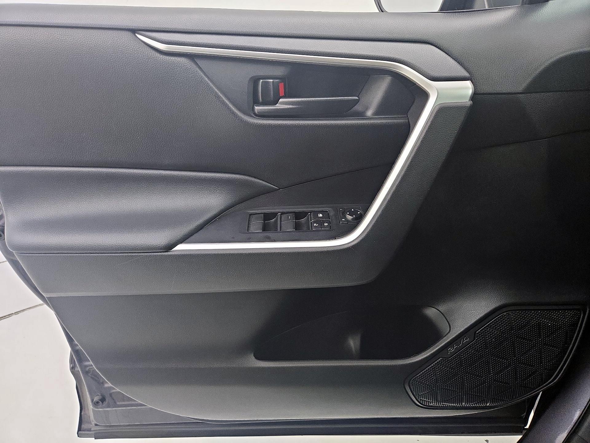 Thumbnail: 2022 Toyota RAV4 - 12