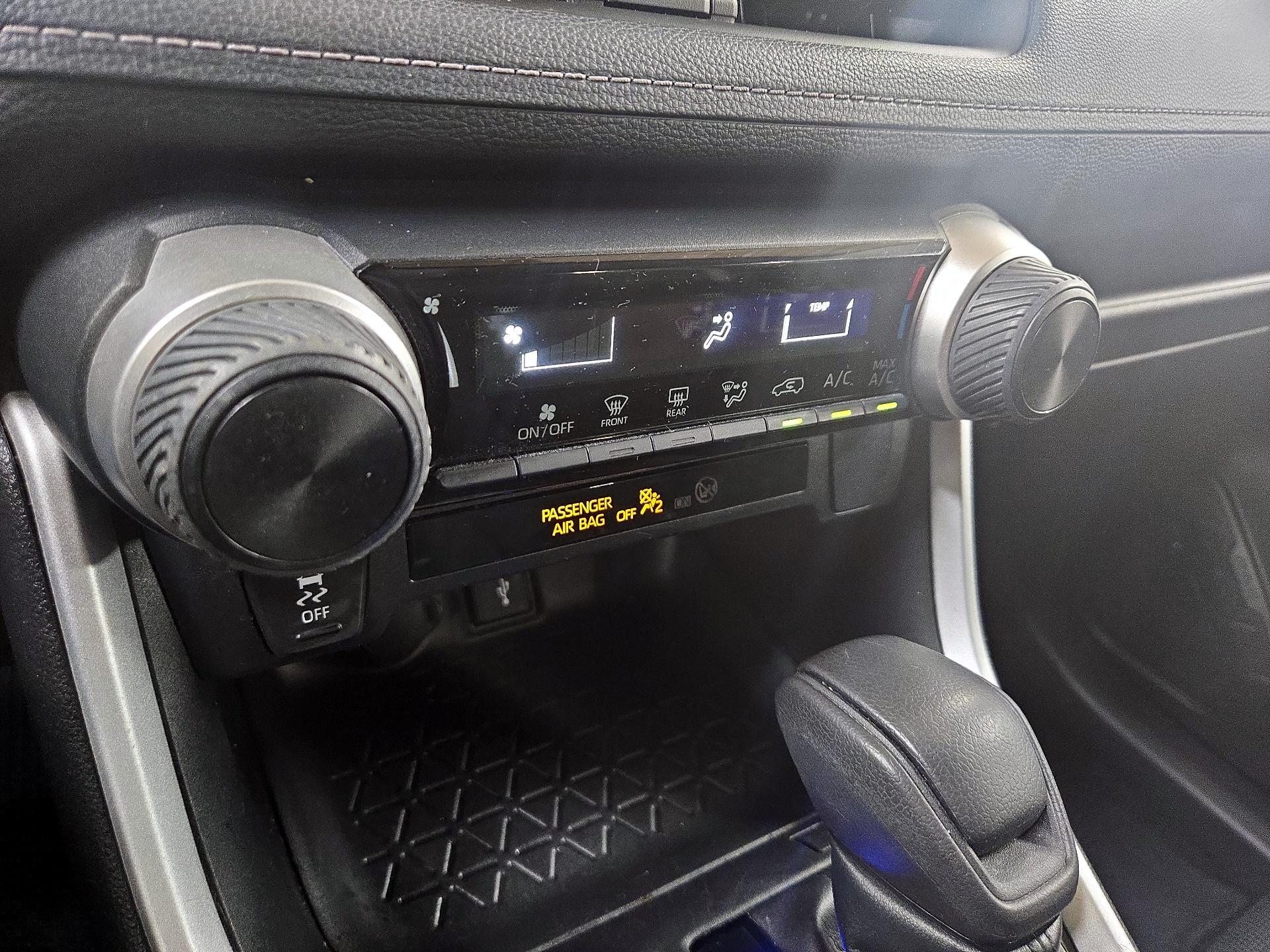 Thumbnail: 2022 Toyota RAV4 - 16