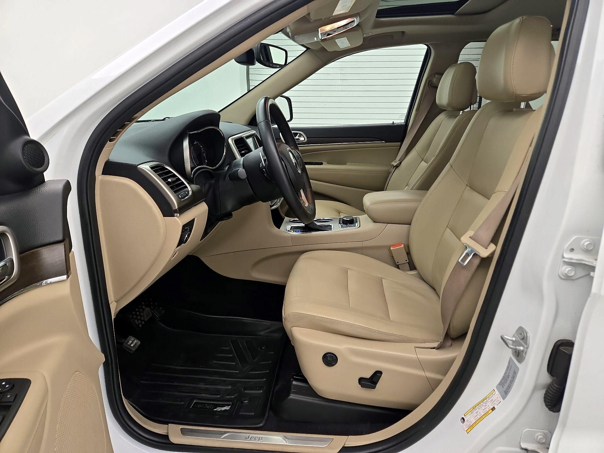 Thumbnail: 2017 Jeep Grand Cherokee - 11