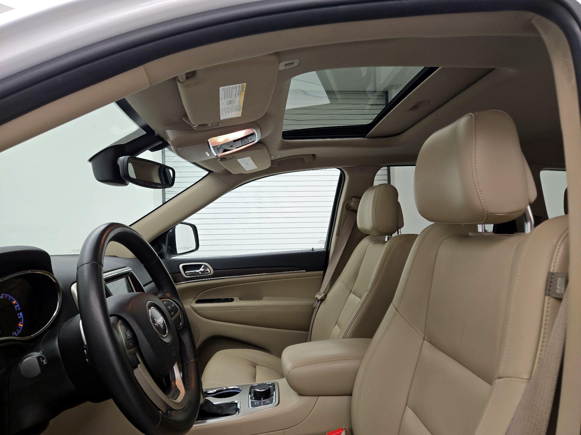 Thumbnail: 2017 Jeep Grand Cherokee - 20