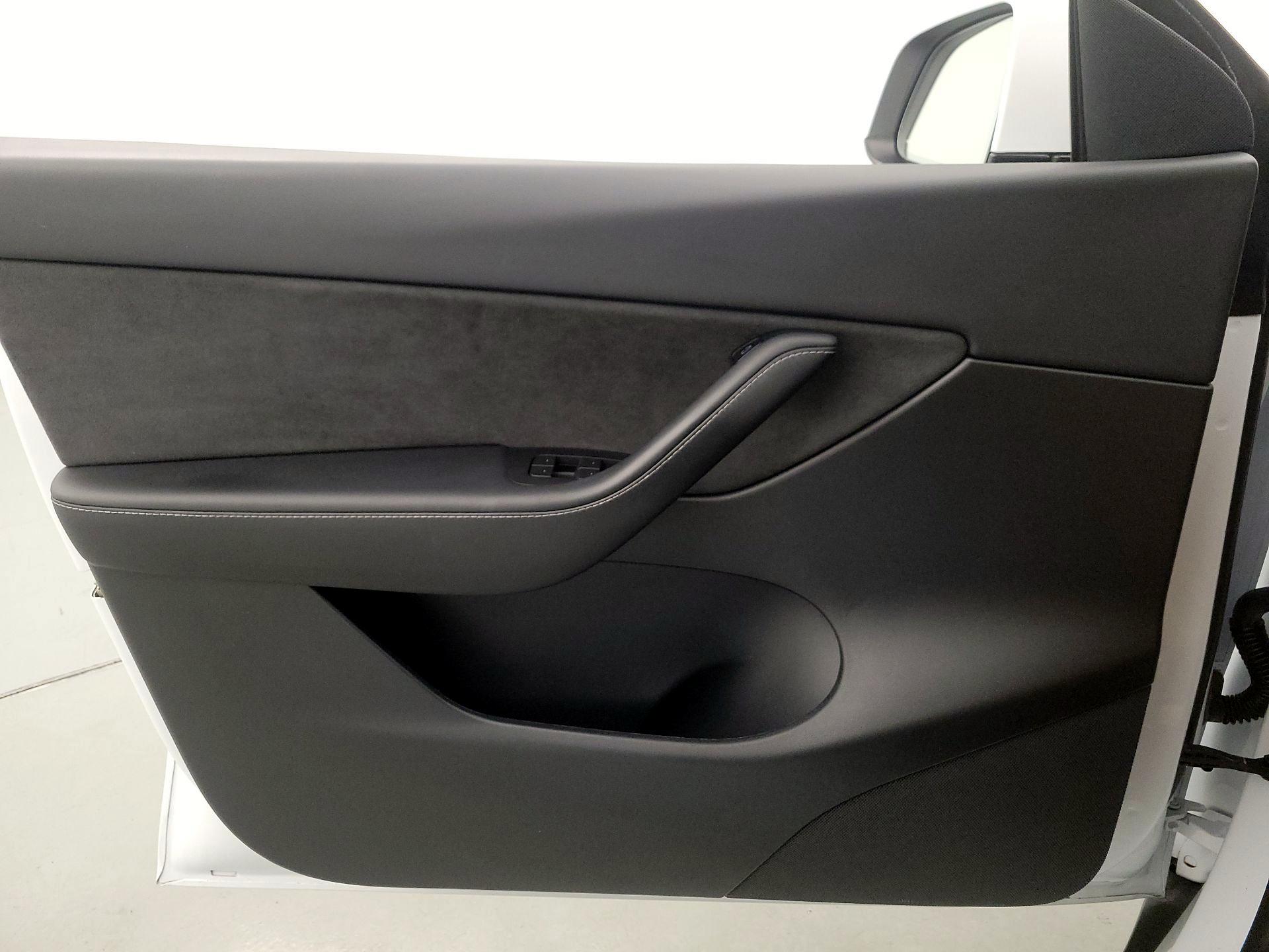 Thumbnail: 2022 Tesla Model Y - 12