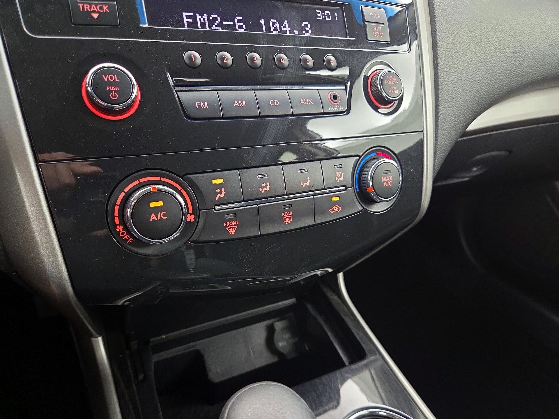 Thumbnail: 2014 Nissan Altima - 15