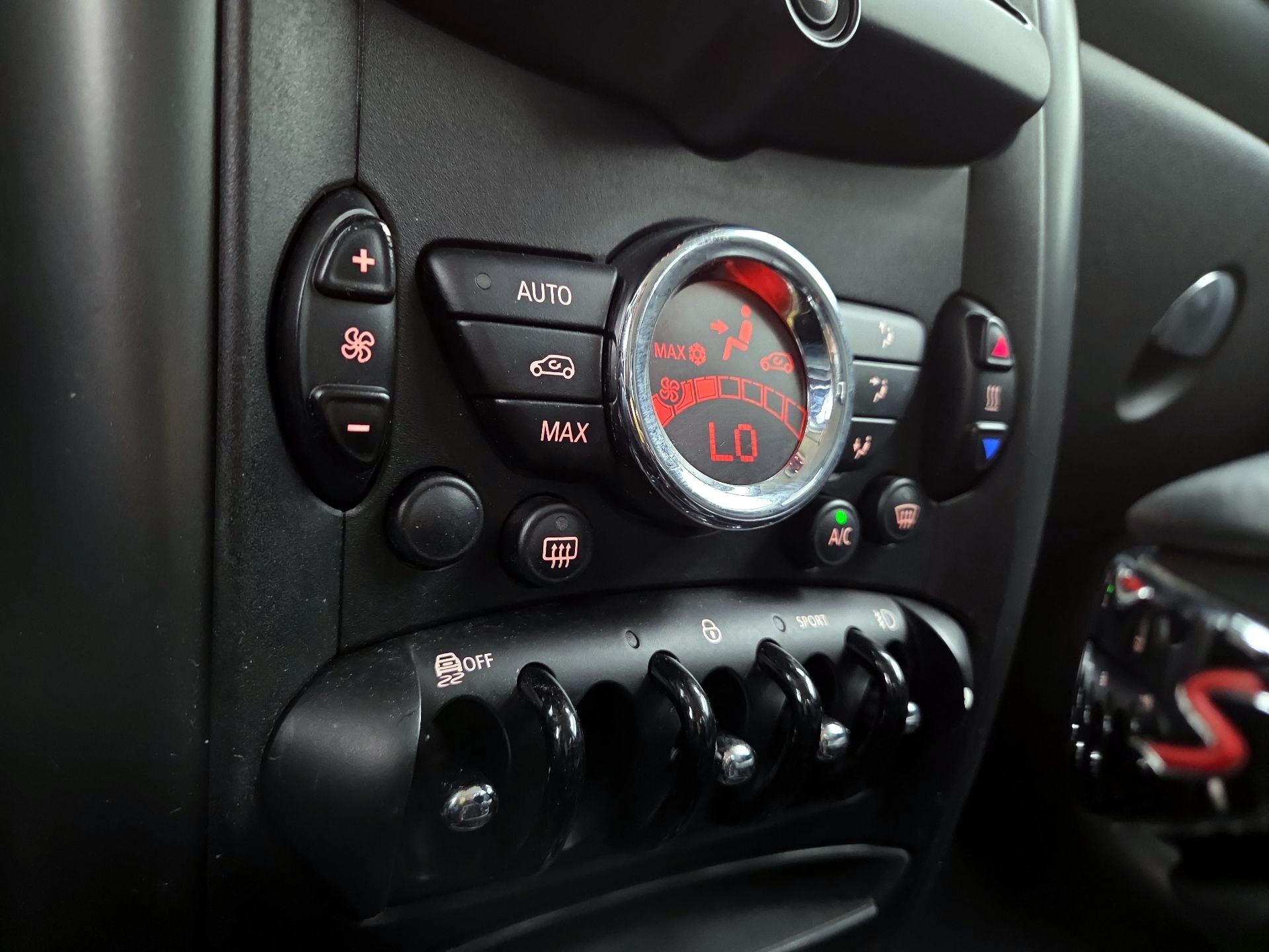 Thumbnail: 2015 MINI Cooper Countryman - 14