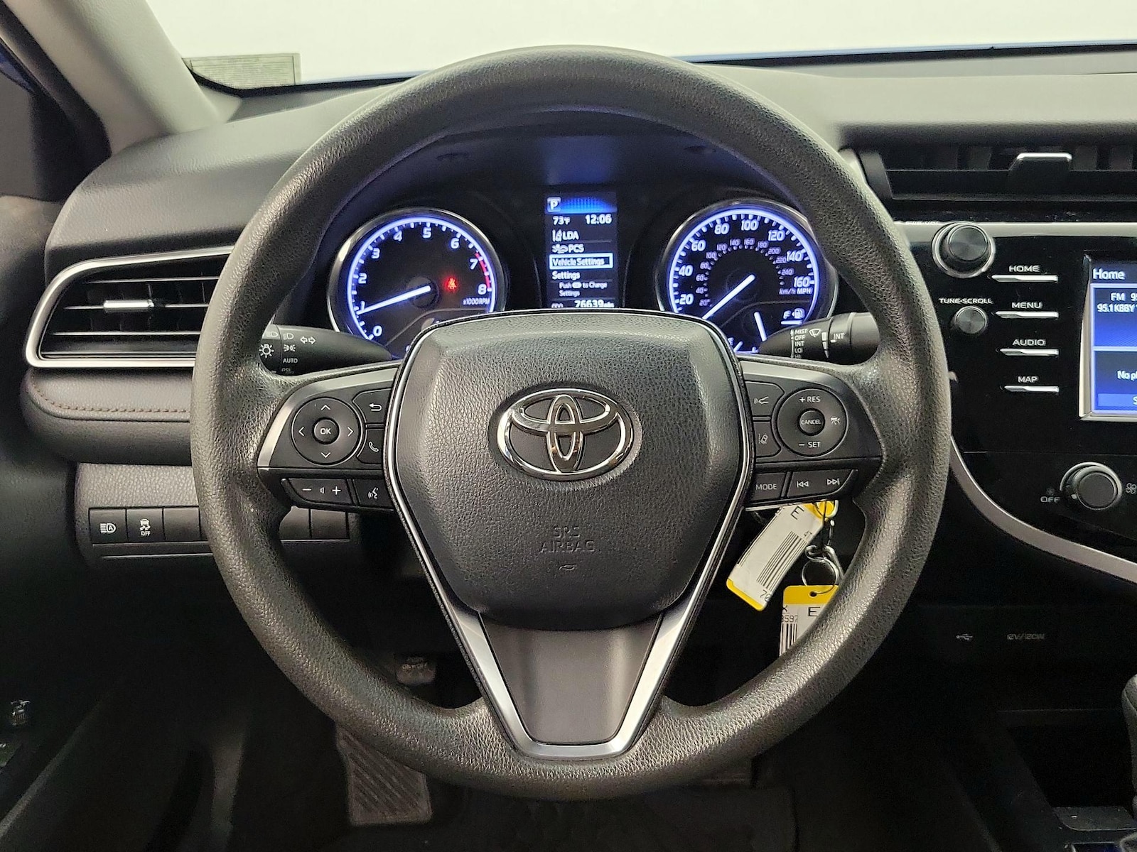 2020 Toyota Camry LE - Photo 11