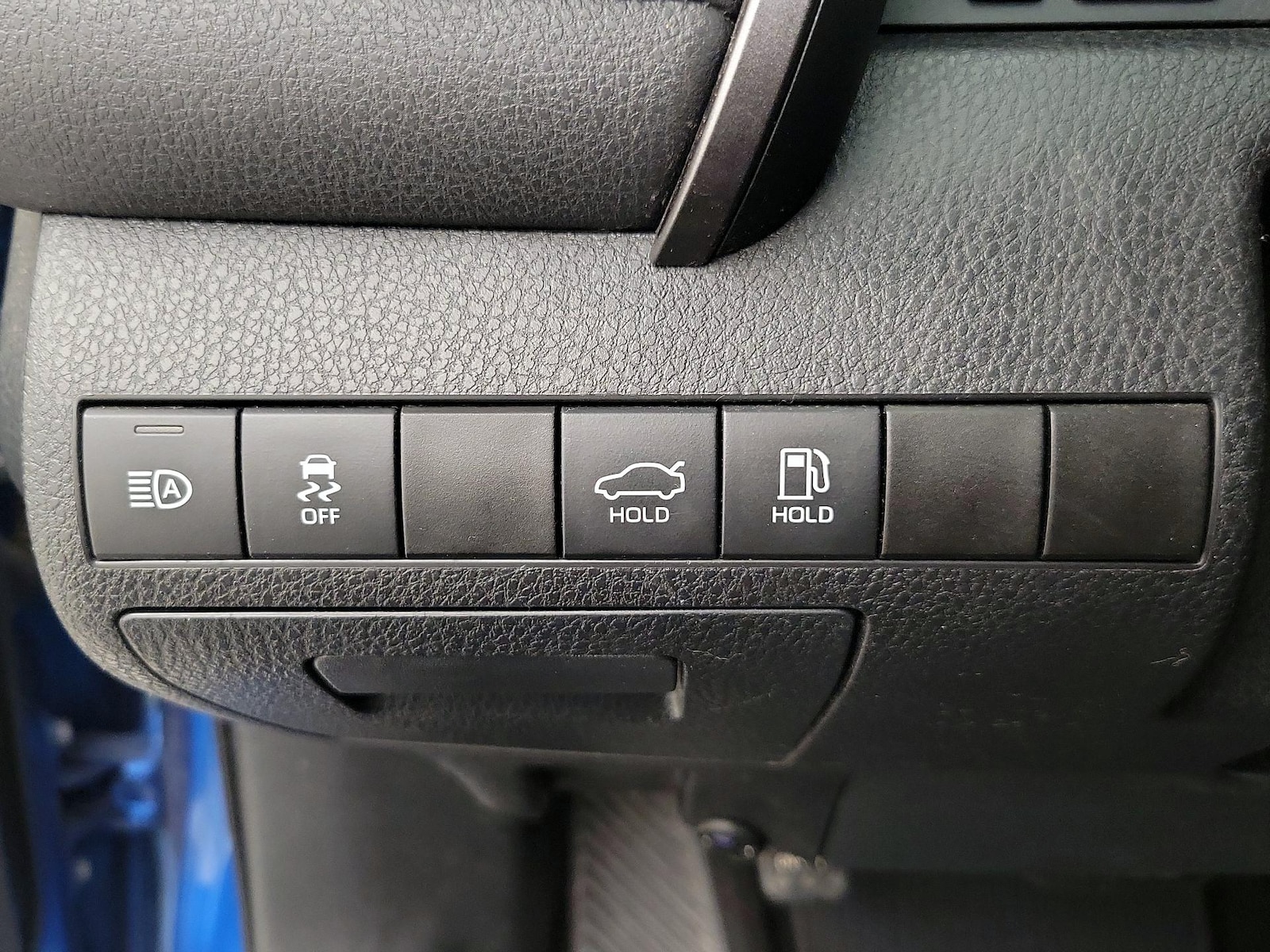 2020 Toyota Camry LE - Photo 14