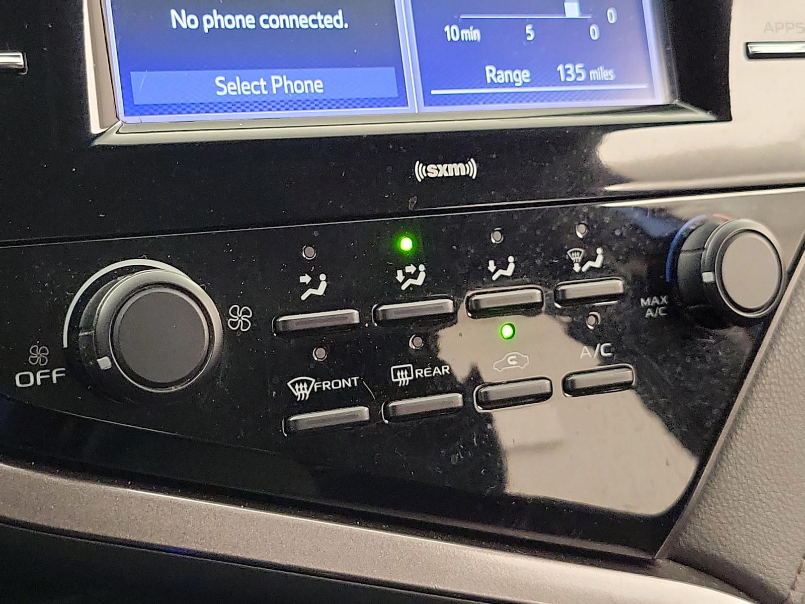 2020 Toyota Camry LE - Photo 17