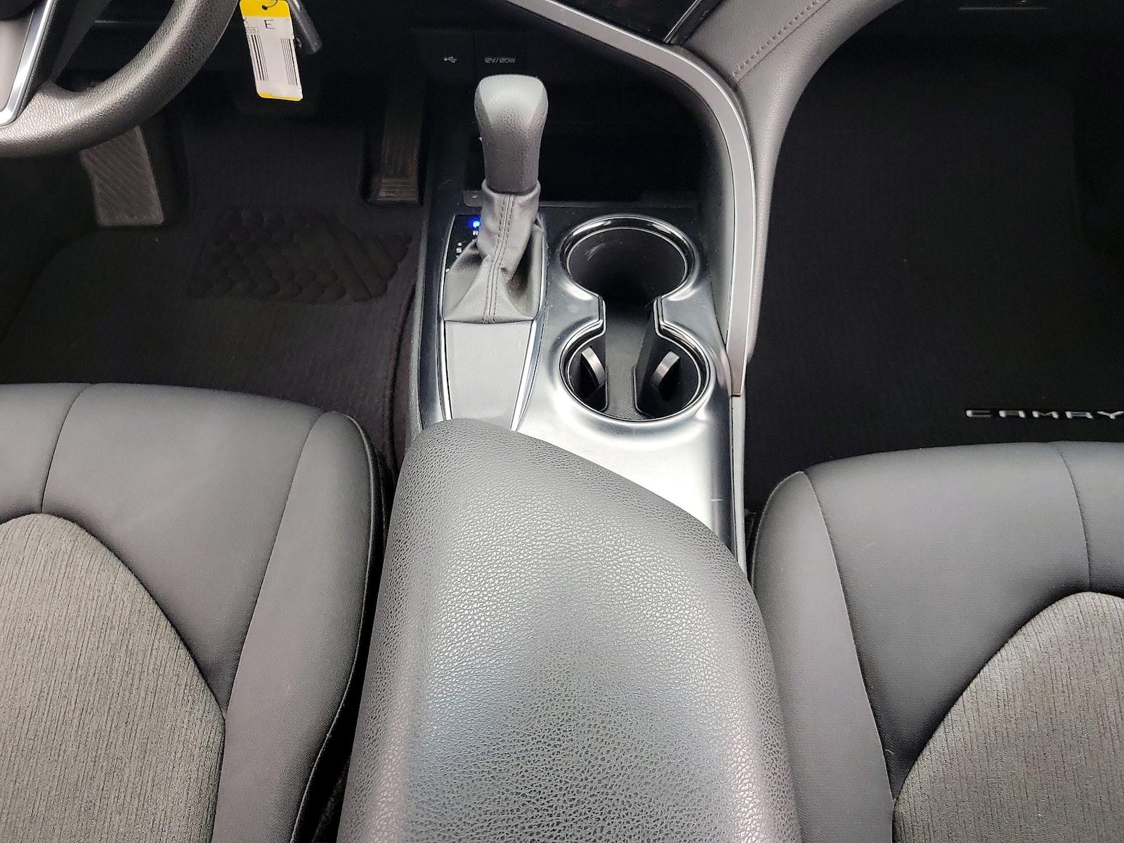 2020 Toyota Camry LE - Photo 18