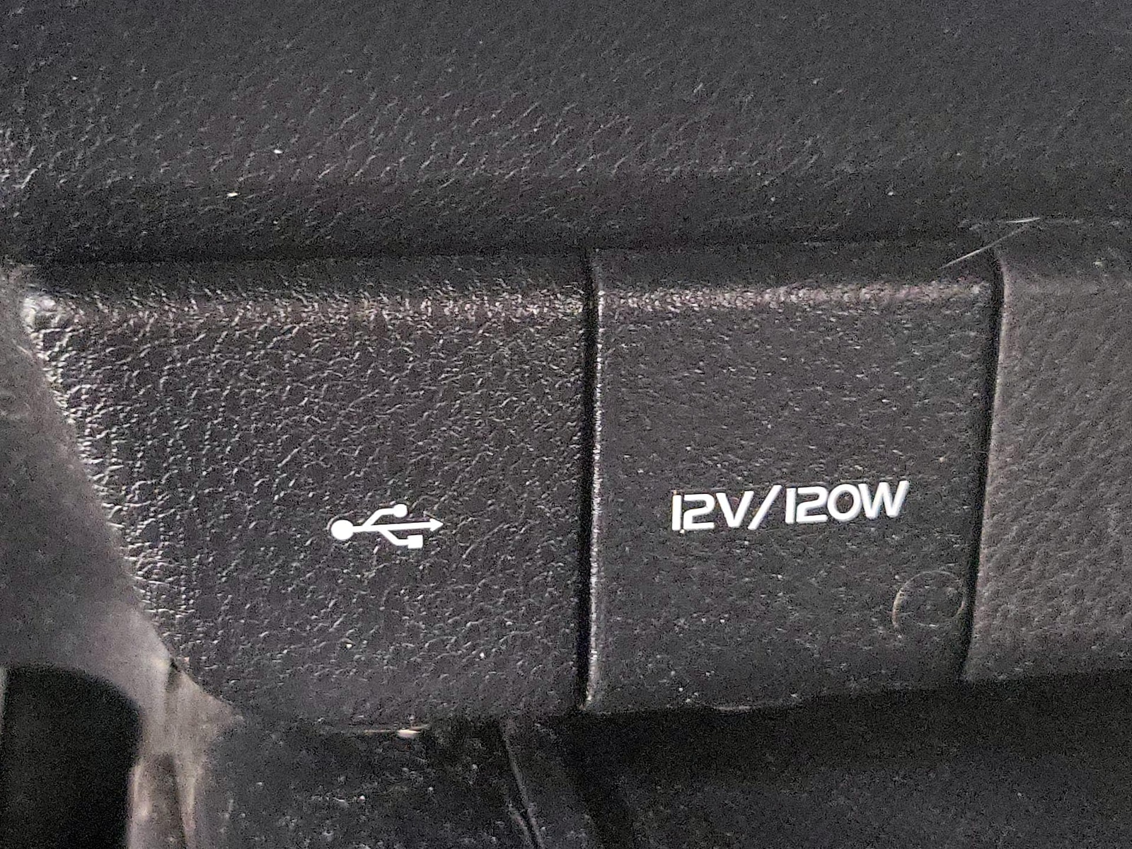 2020 Toyota Camry LE - Photo 19