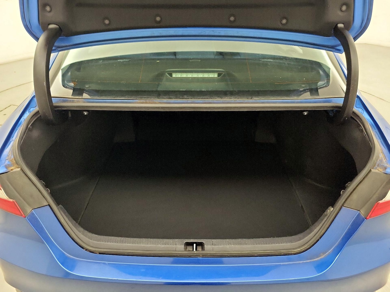 2020 Toyota Camry LE - Photo 21