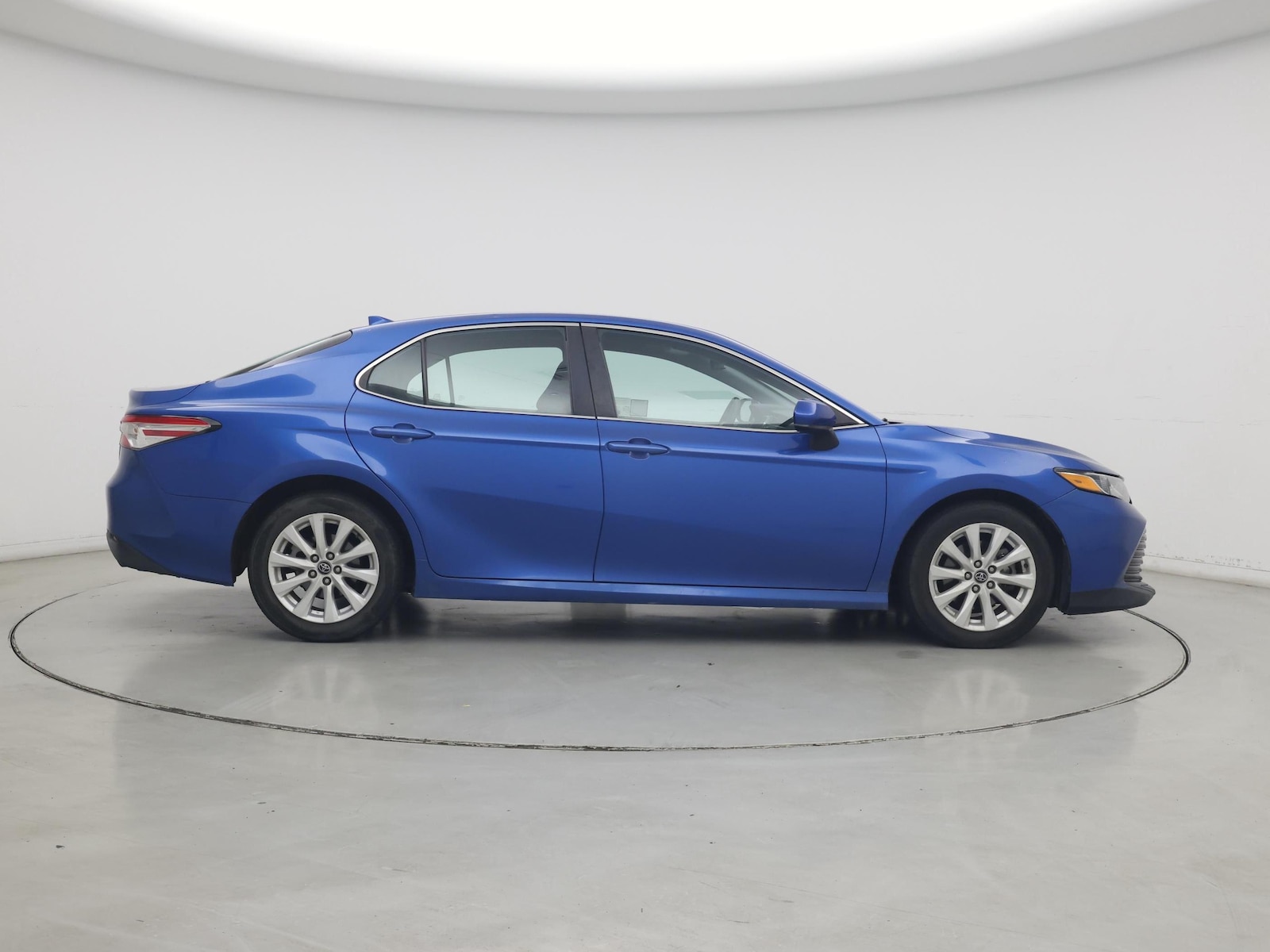 2020 Toyota Camry LE - Photo 8