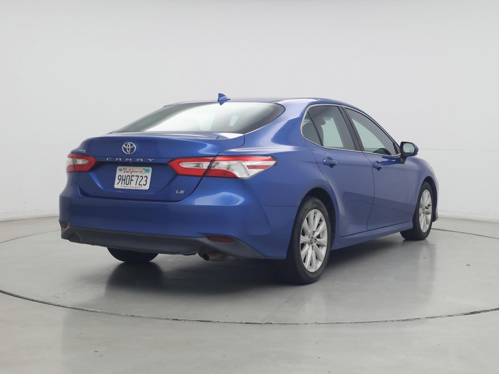 2020 Toyota Camry LE - Photo 9
