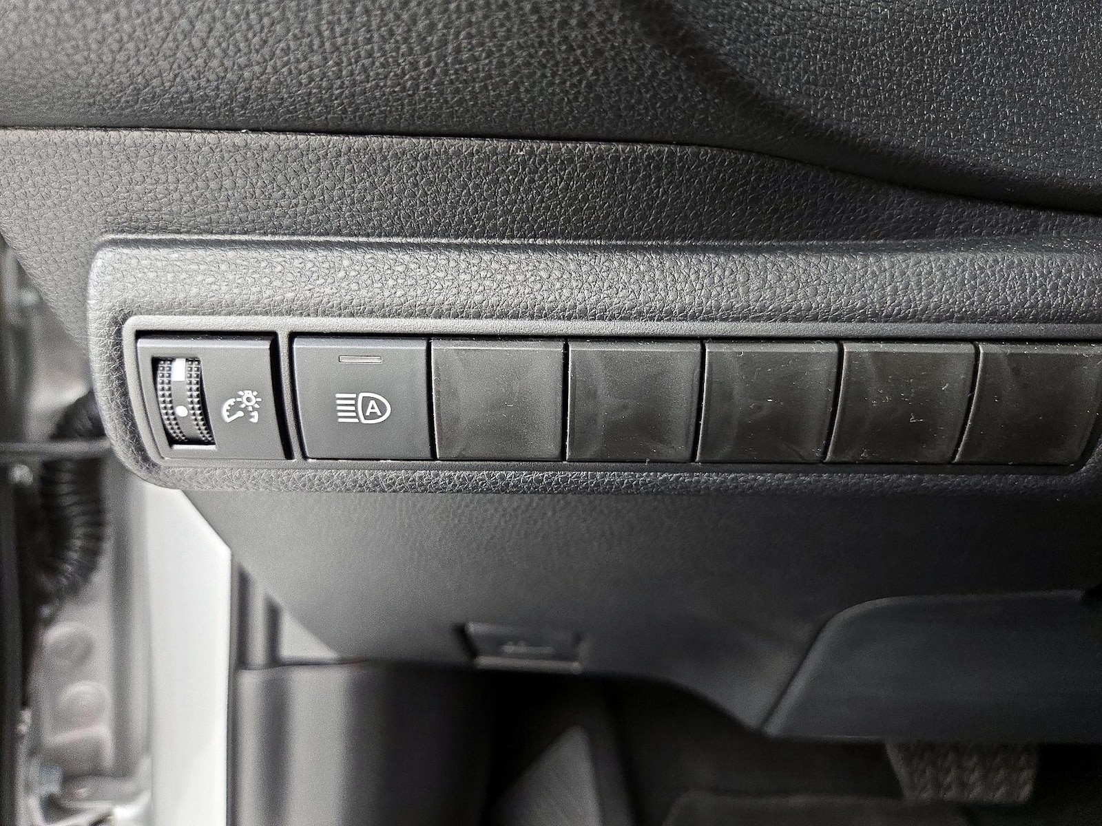 2026 Toyota Corolla LE - Photo 12
