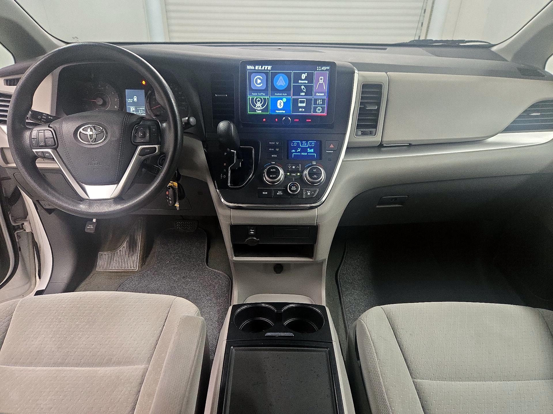 Thumbnail: 2015 Toyota Sienna - 9