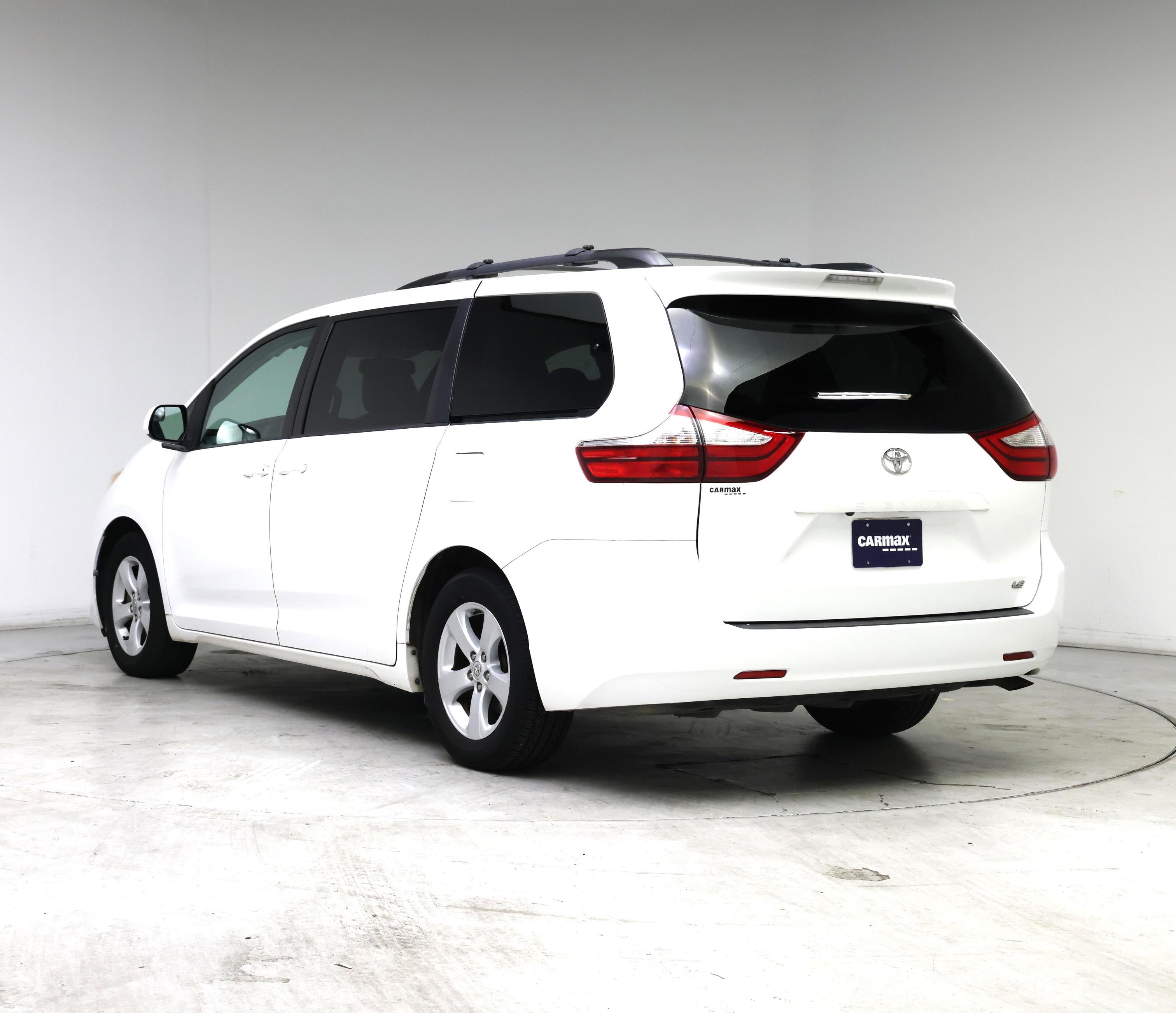 Thumbnail: 2015 Toyota Sienna - 2