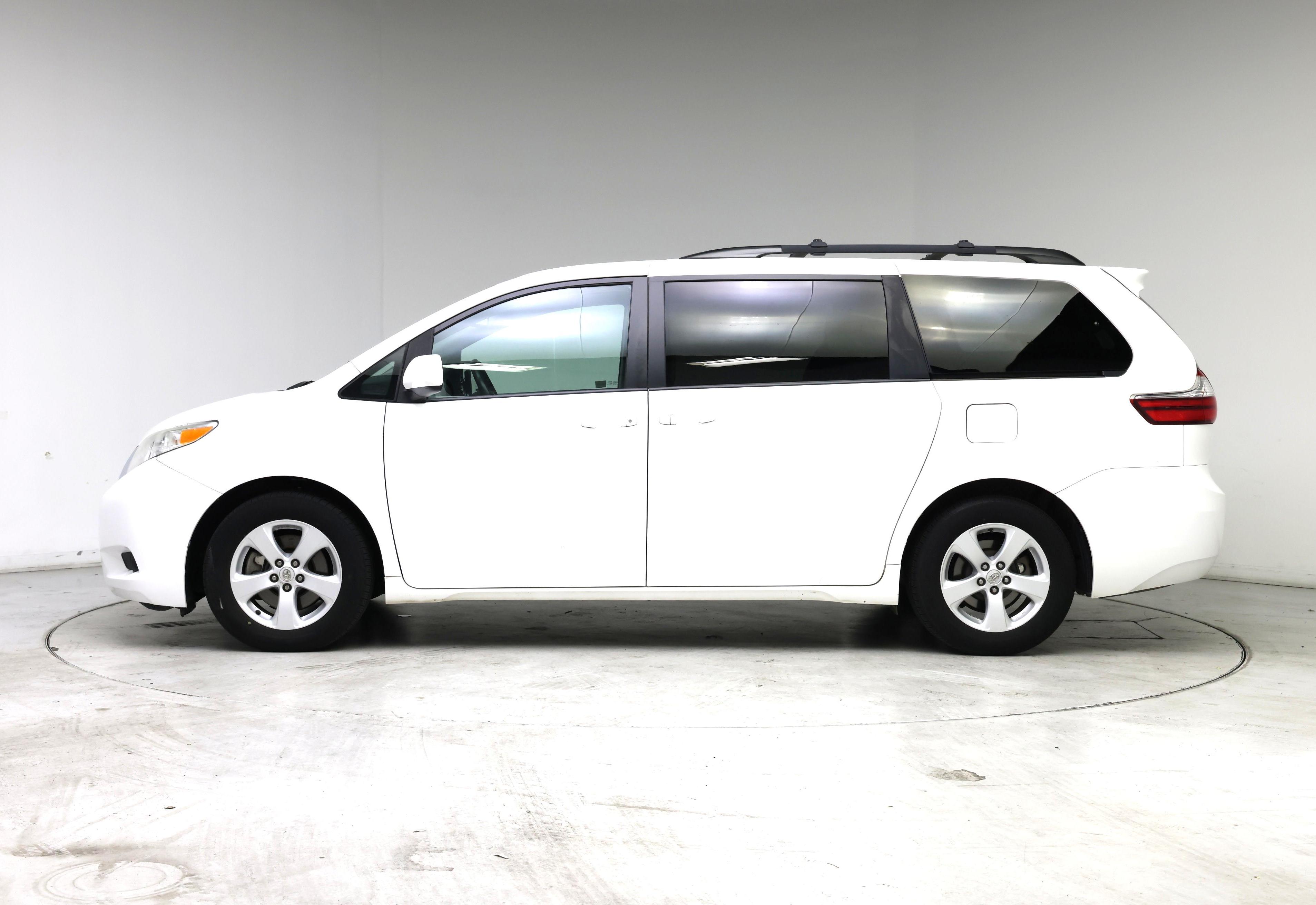 Thumbnail: 2015 Toyota Sienna - 3