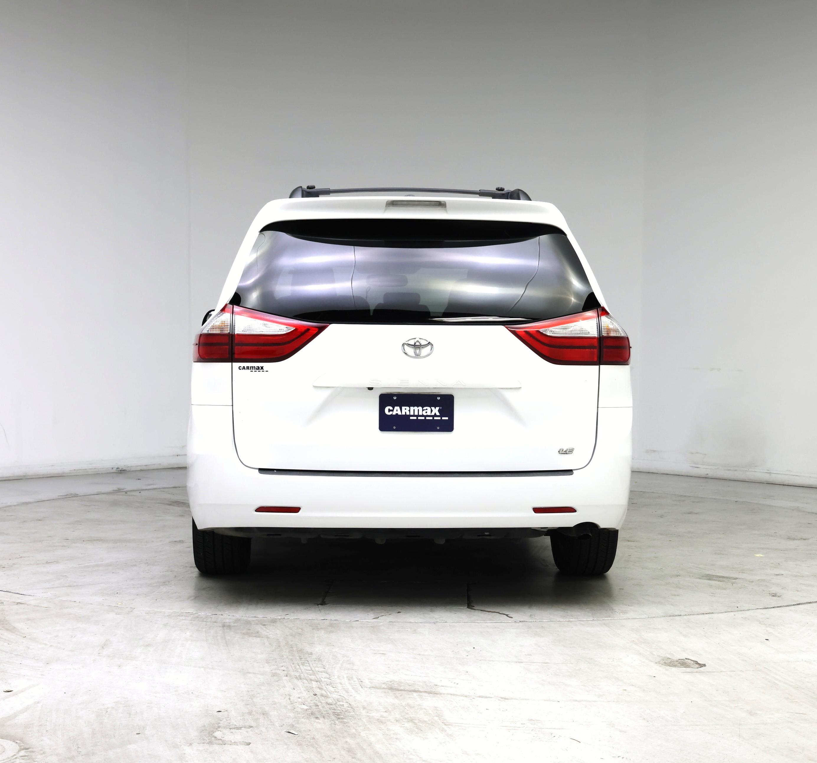 Thumbnail: 2015 Toyota Sienna - 6