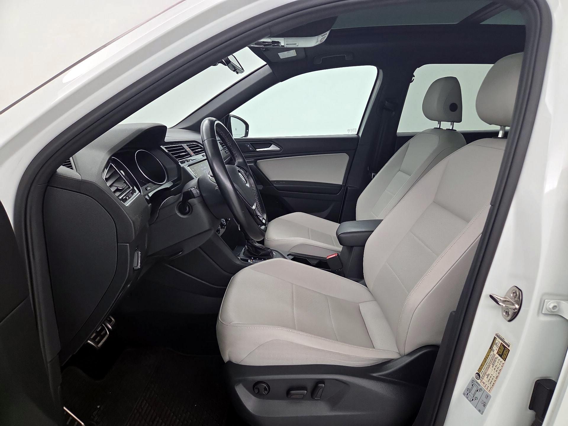 Thumbnail: 2021 Volkswagen Tiguan - 11