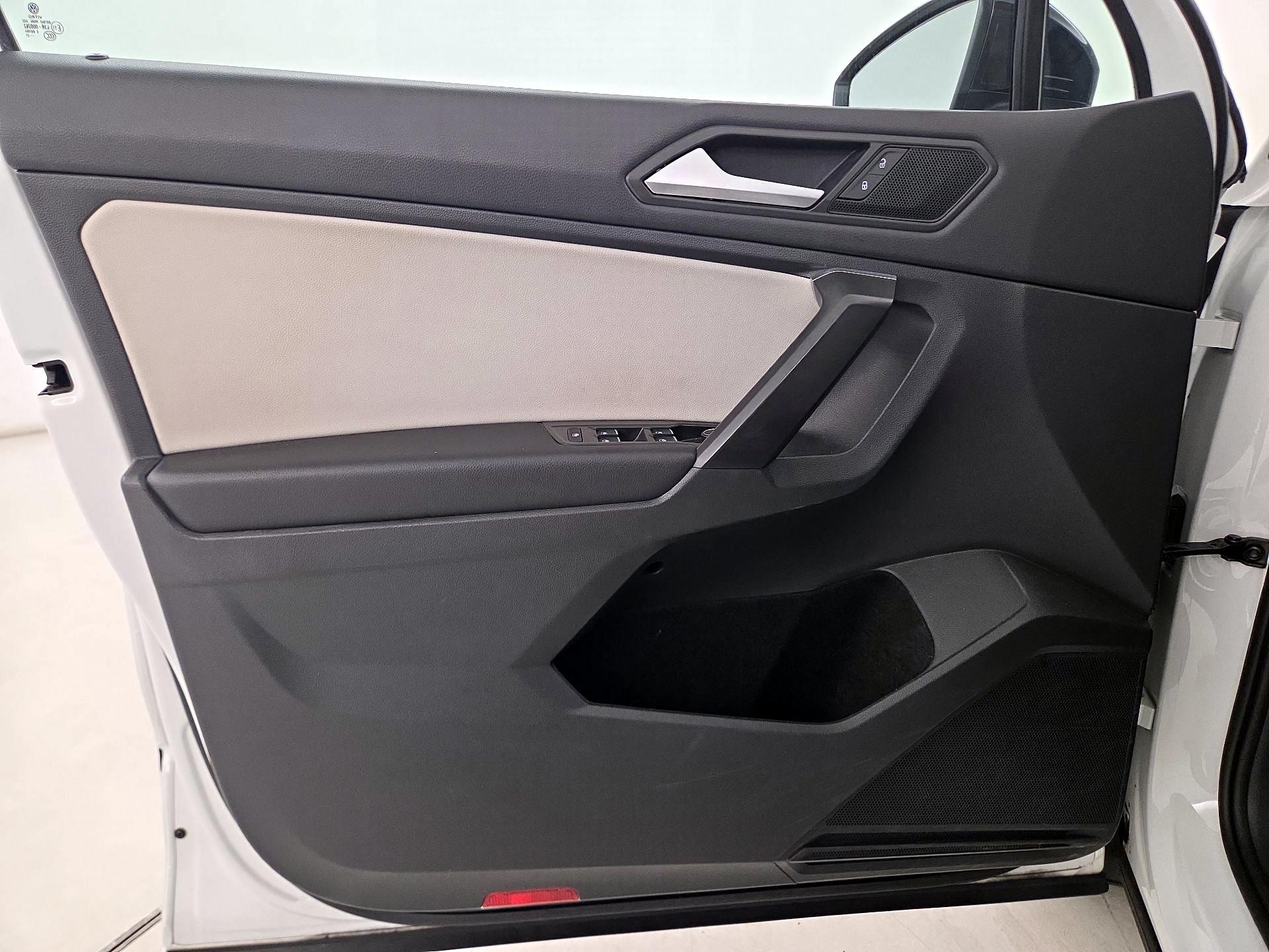 Thumbnail: 2021 Volkswagen Tiguan - 12