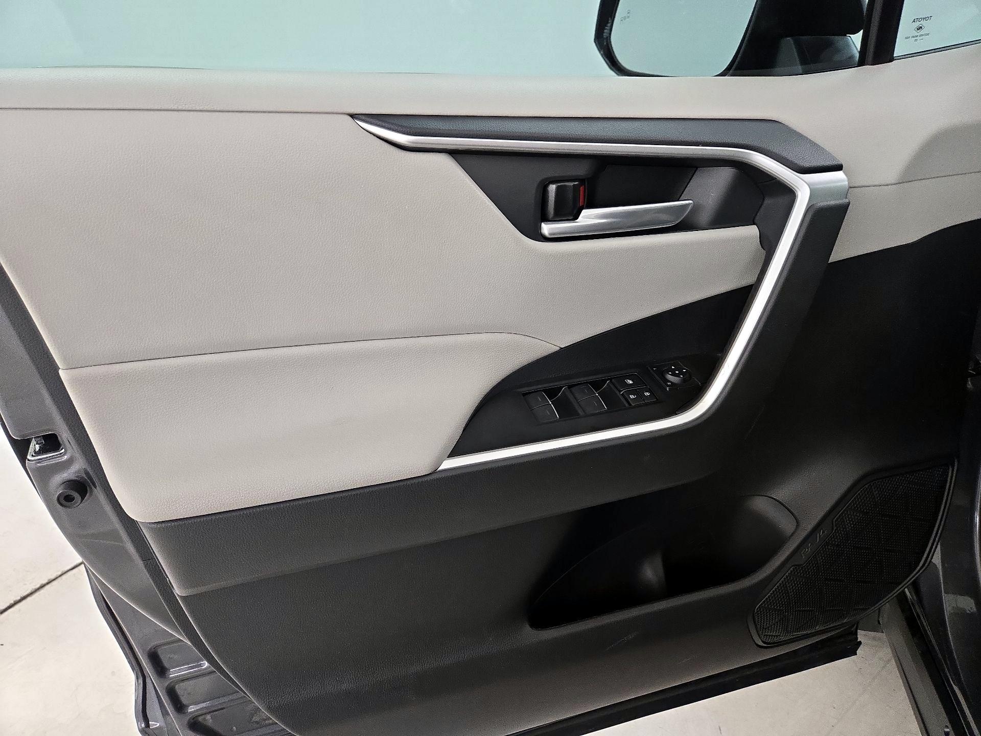 Thumbnail: 2025 Toyota RAV4 - 12