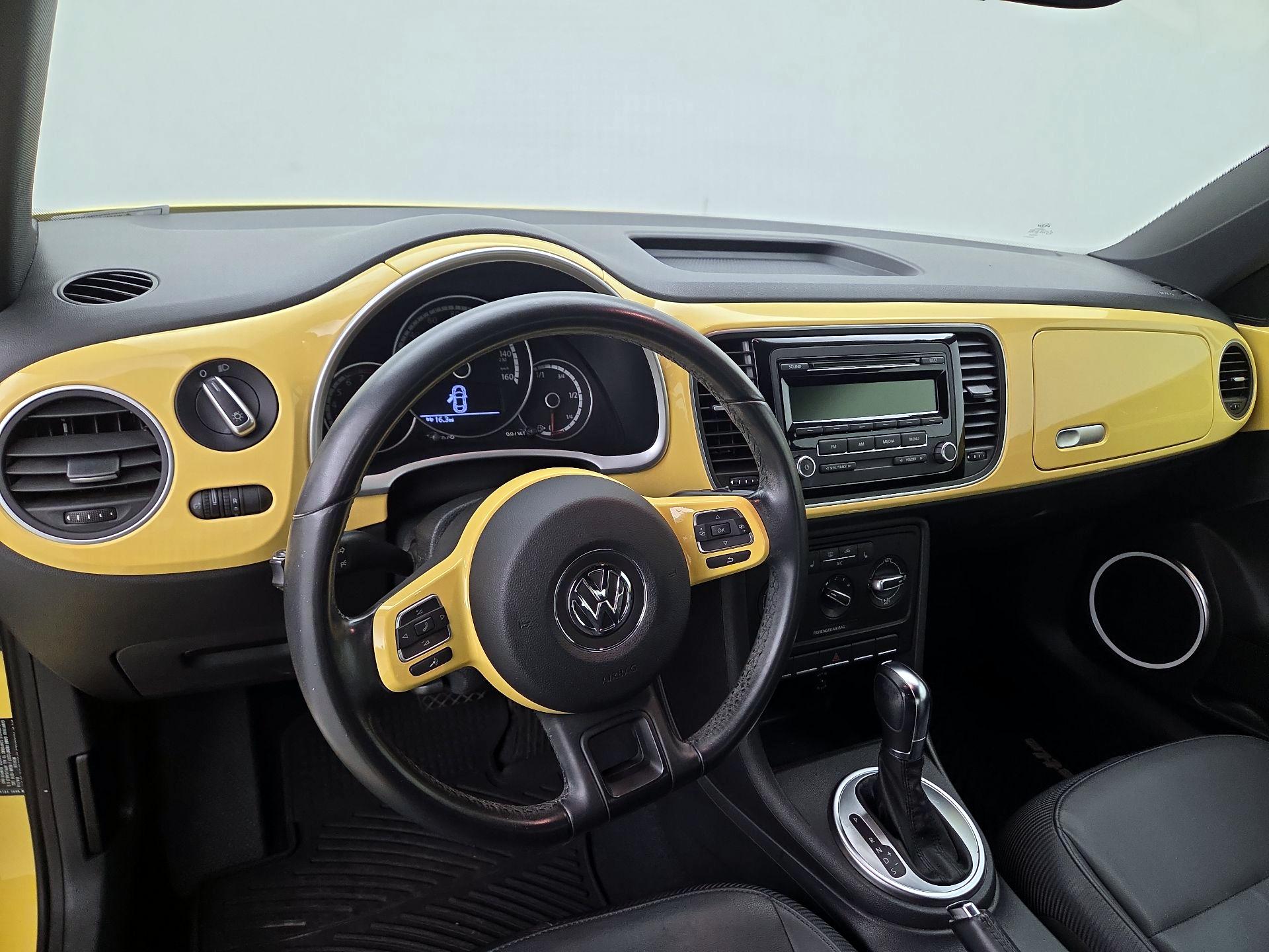 Thumbnail: 2014 Volkswagen Beetle - 9
