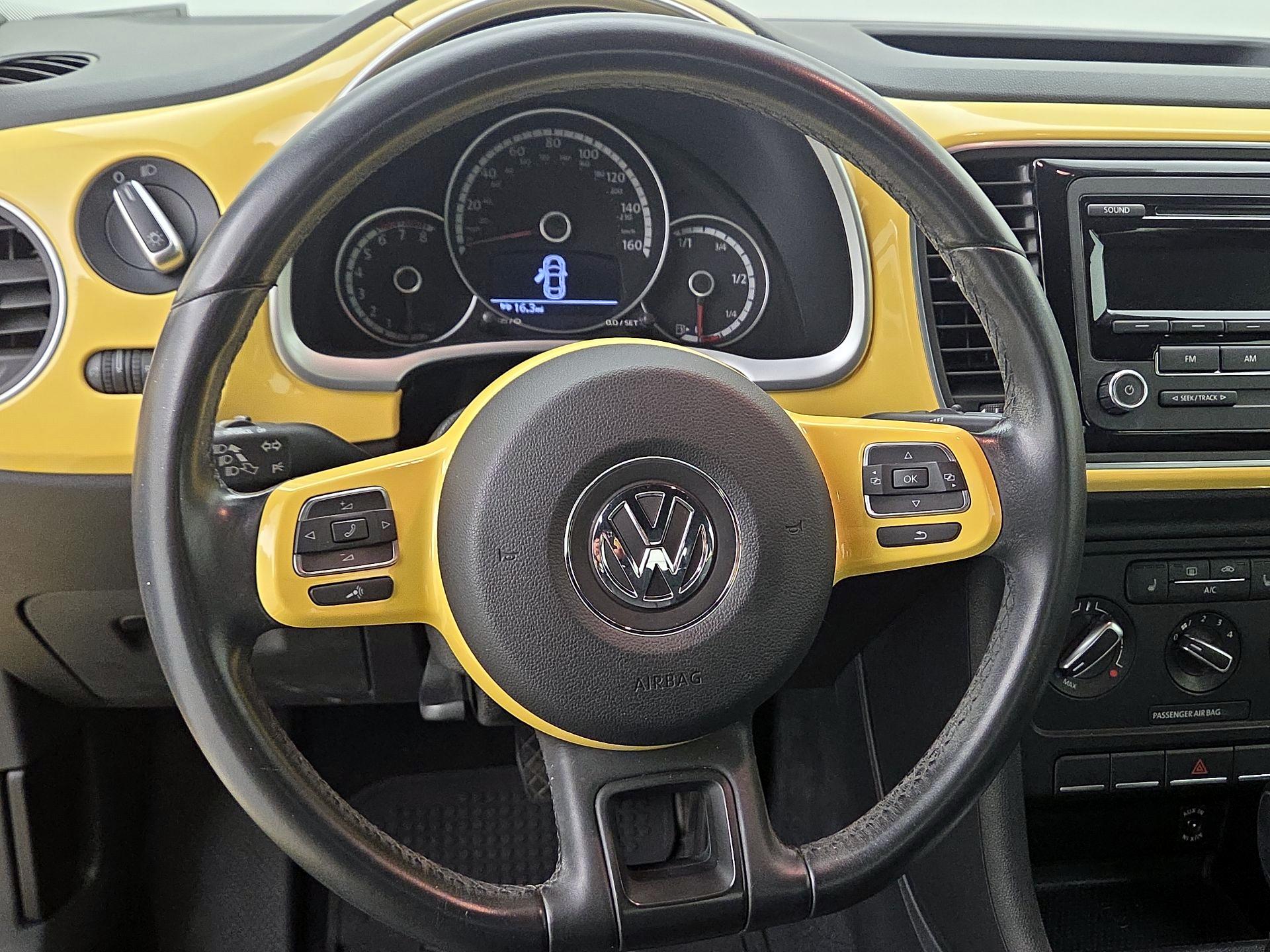 Thumbnail: 2014 Volkswagen Beetle - 10