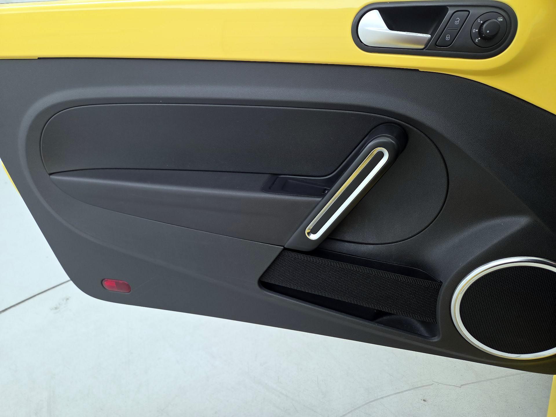 Thumbnail: 2014 Volkswagen Beetle - 12