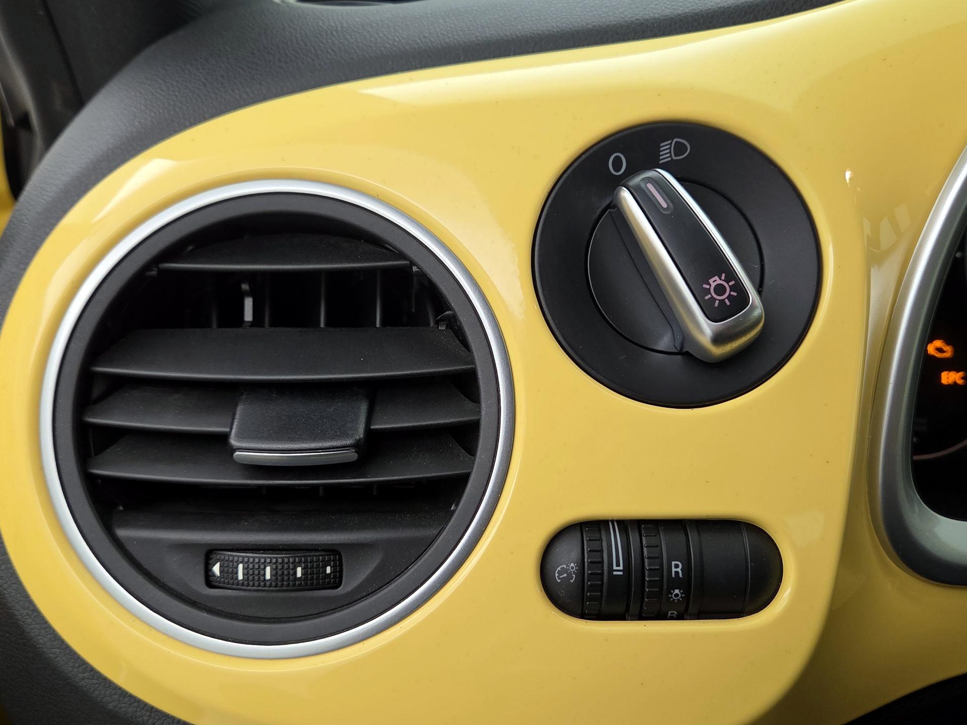 Thumbnail: 2014 Volkswagen Beetle - 13