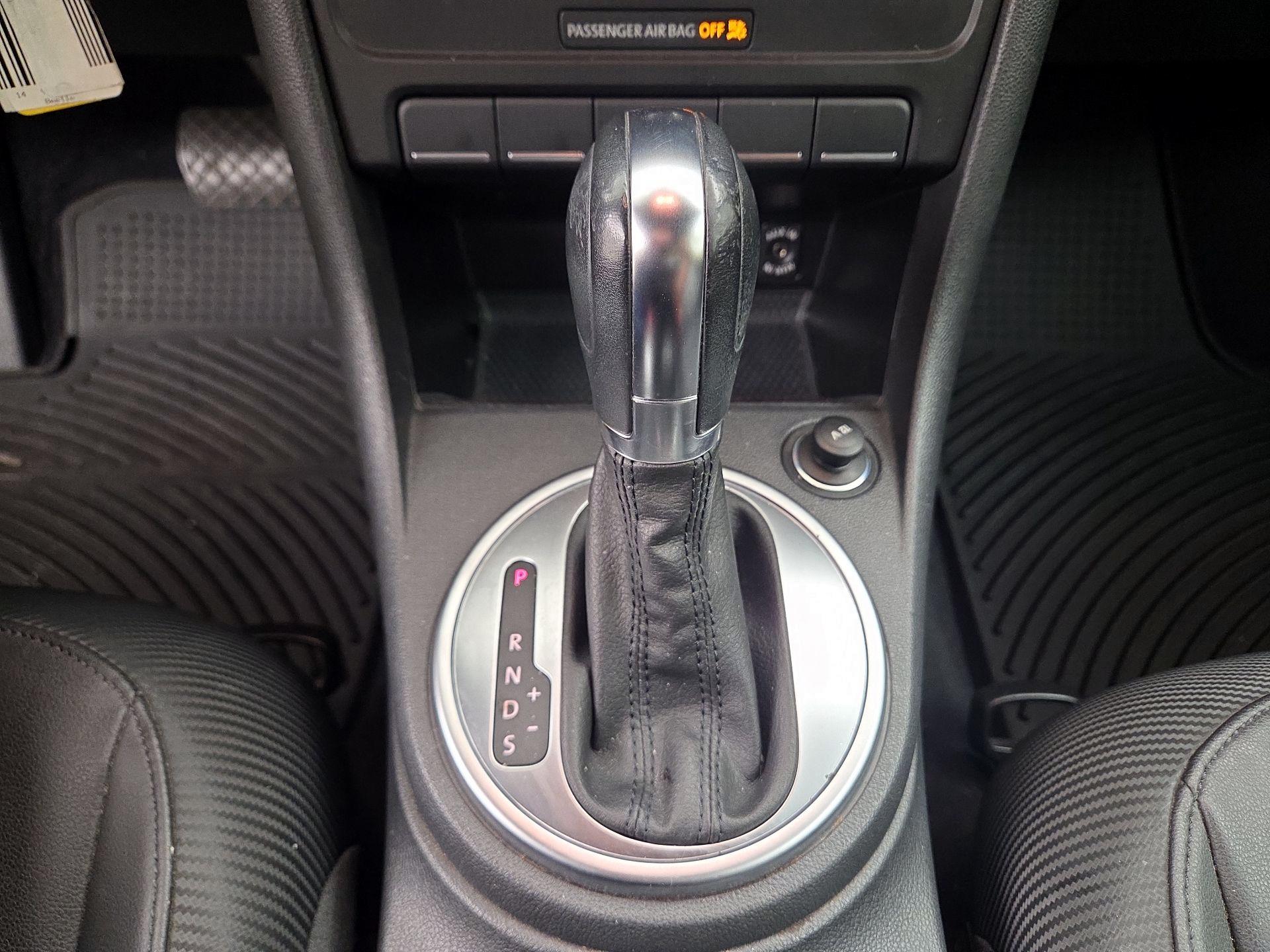 Thumbnail: 2014 Volkswagen Beetle - 16
