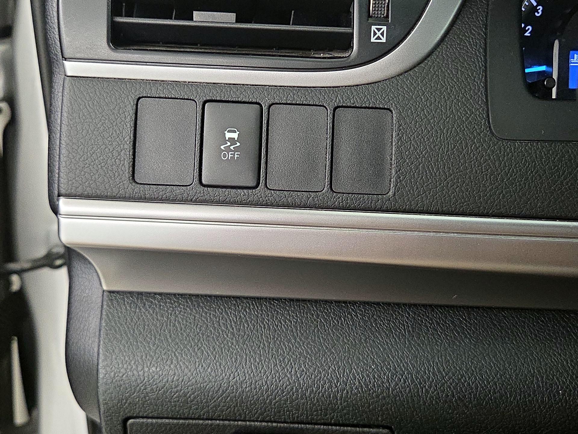Thumbnail: 2014 Toyota Camry - 13