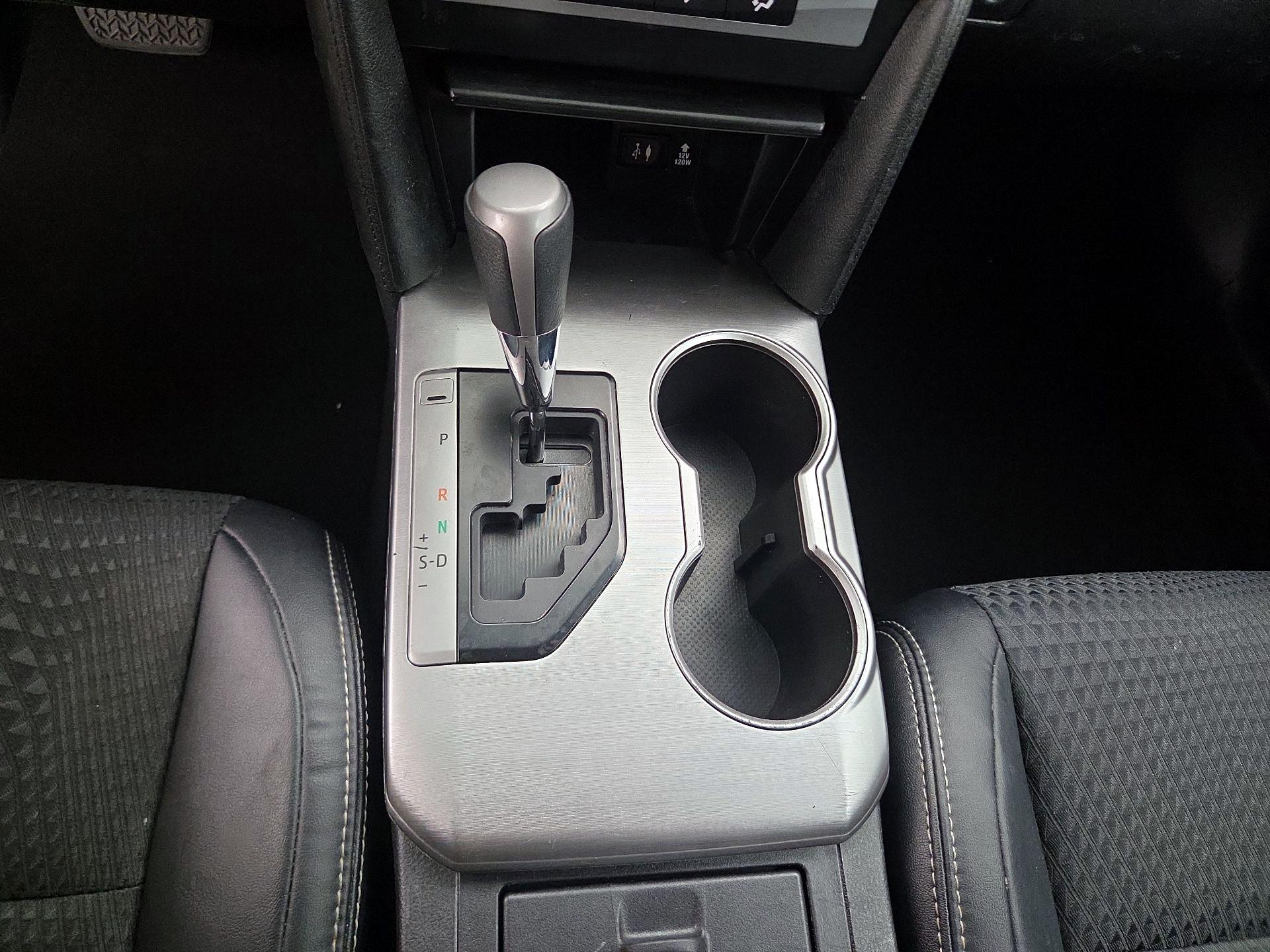 Thumbnail: 2014 Toyota Camry - 17