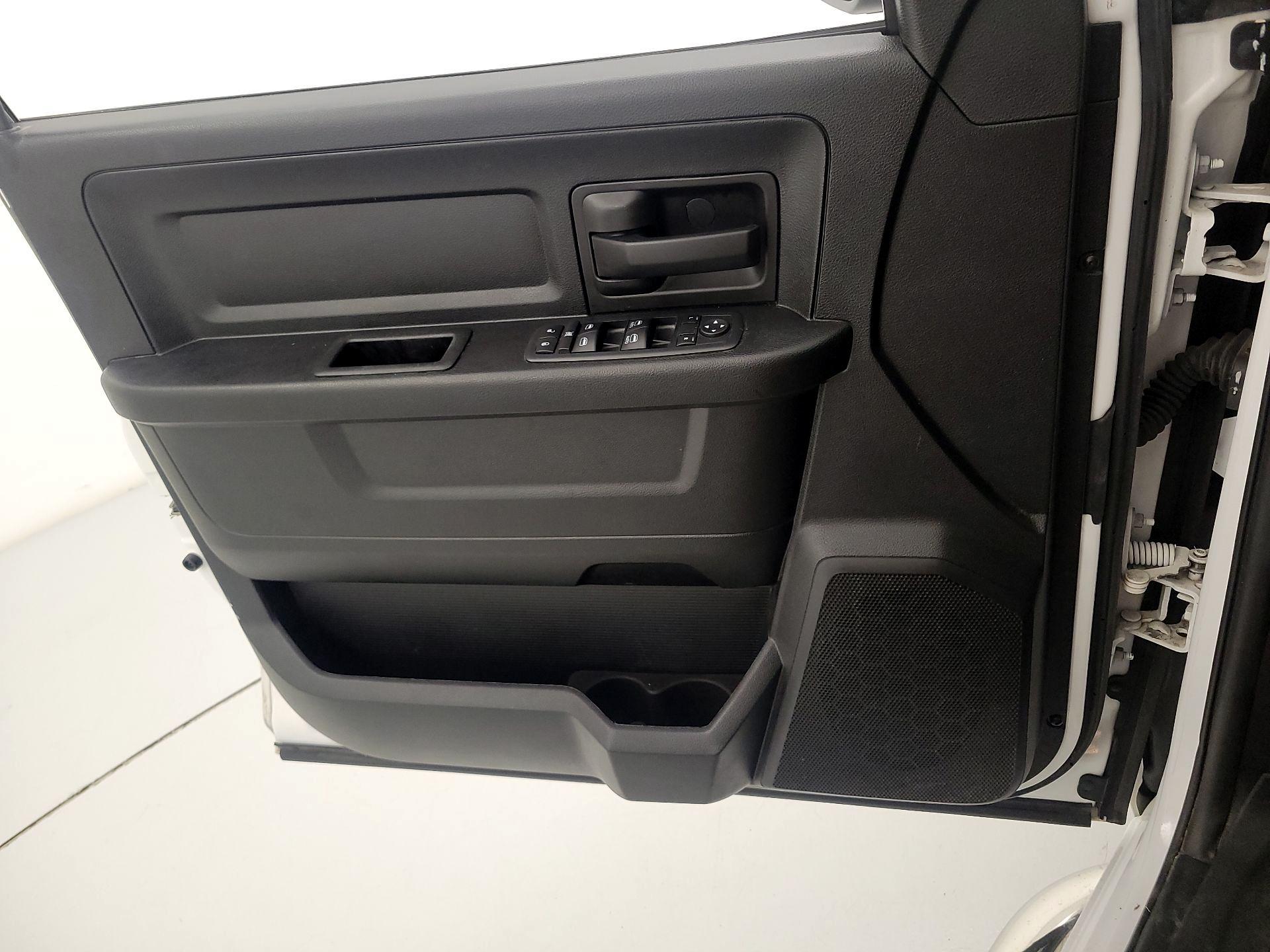Thumbnail: 2020 RAM 1500 Classic - 12