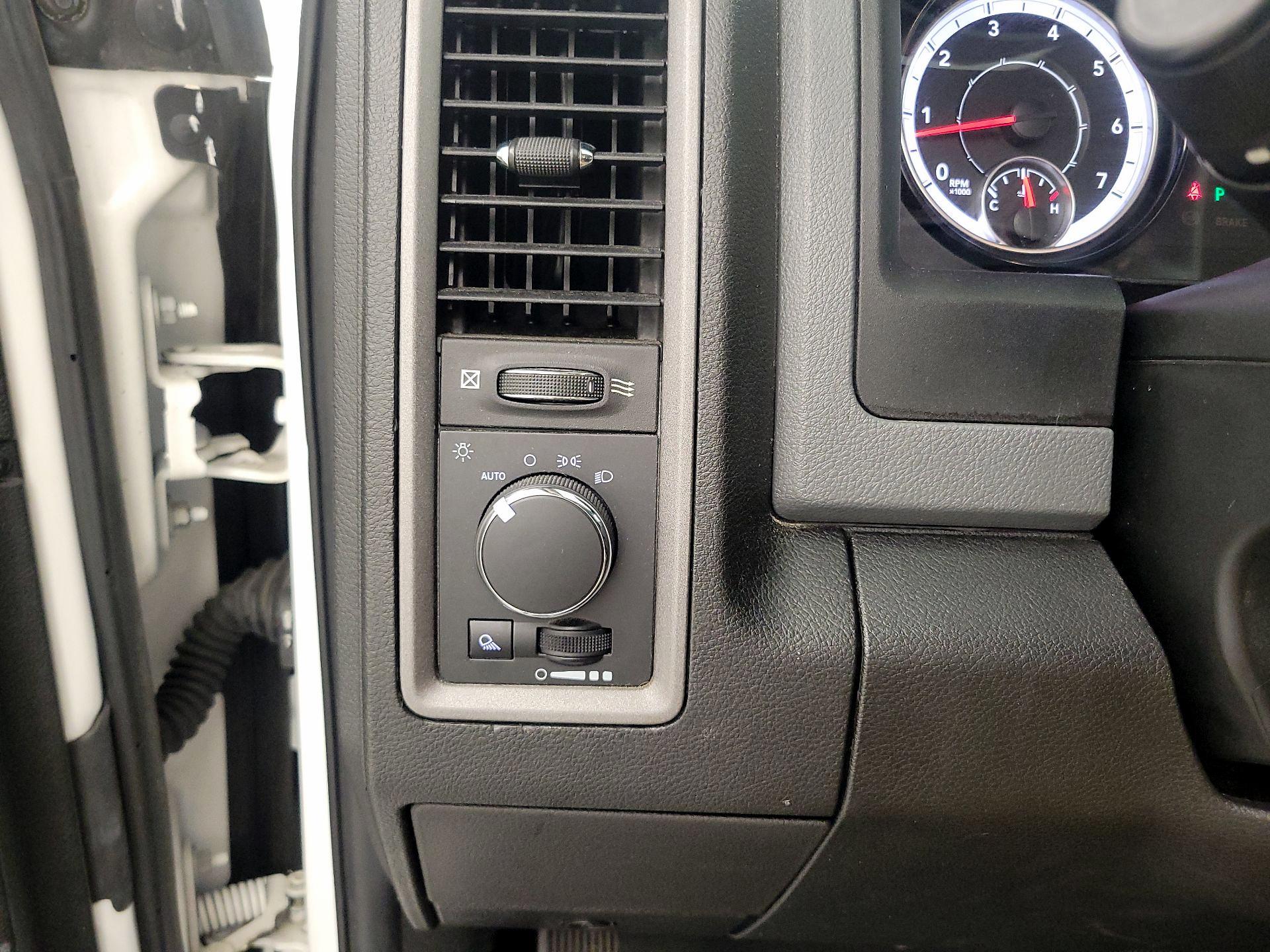 Thumbnail: 2020 RAM 1500 Classic - 13
