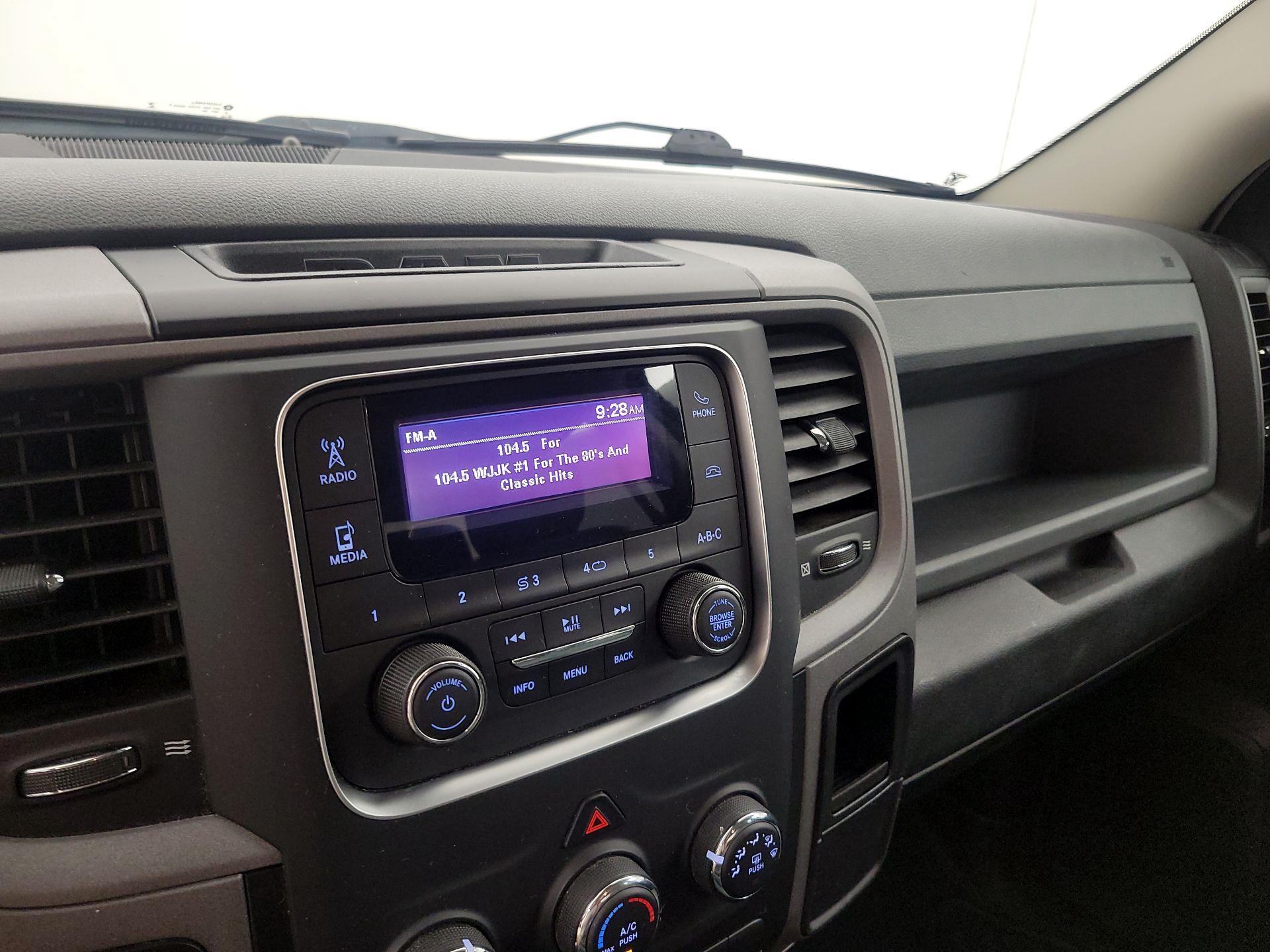 Thumbnail: 2020 RAM 1500 Classic - 15