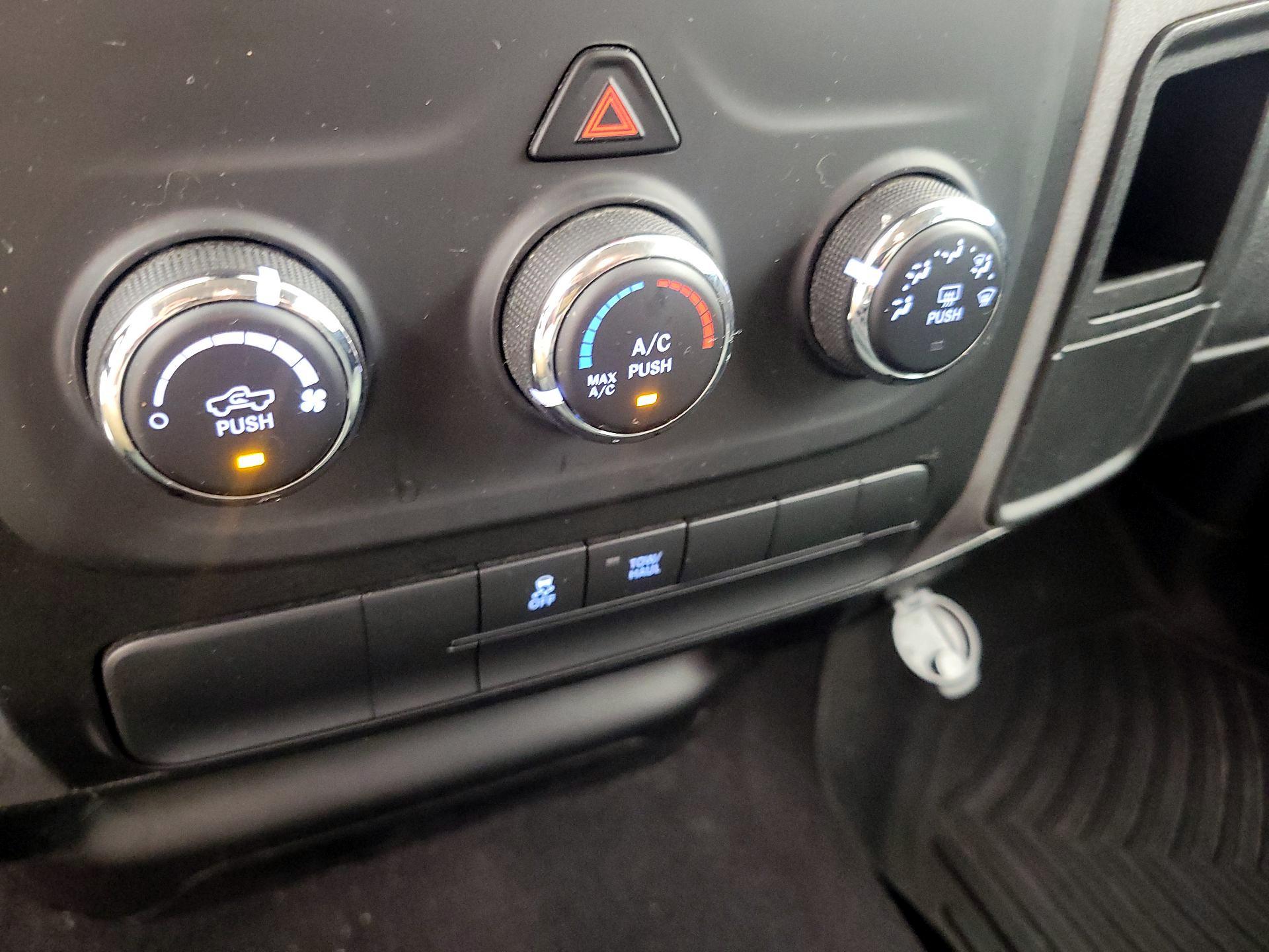 Thumbnail: 2020 RAM 1500 Classic - 16