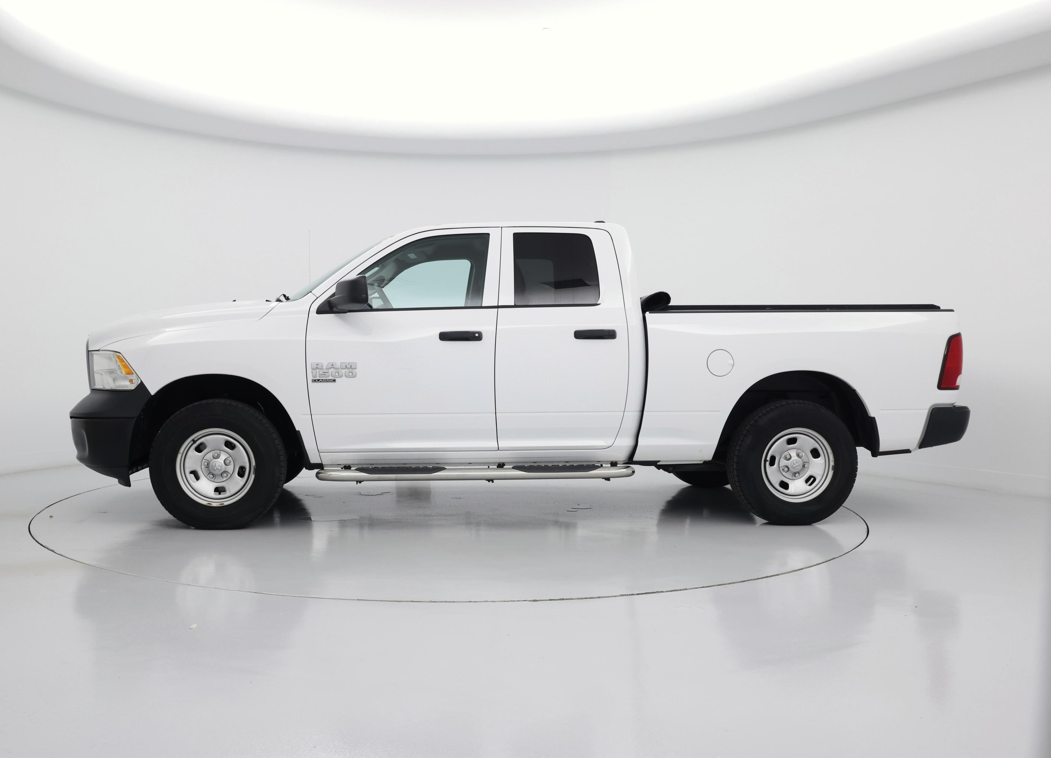 Thumbnail: 2020 RAM 1500 Classic - 3