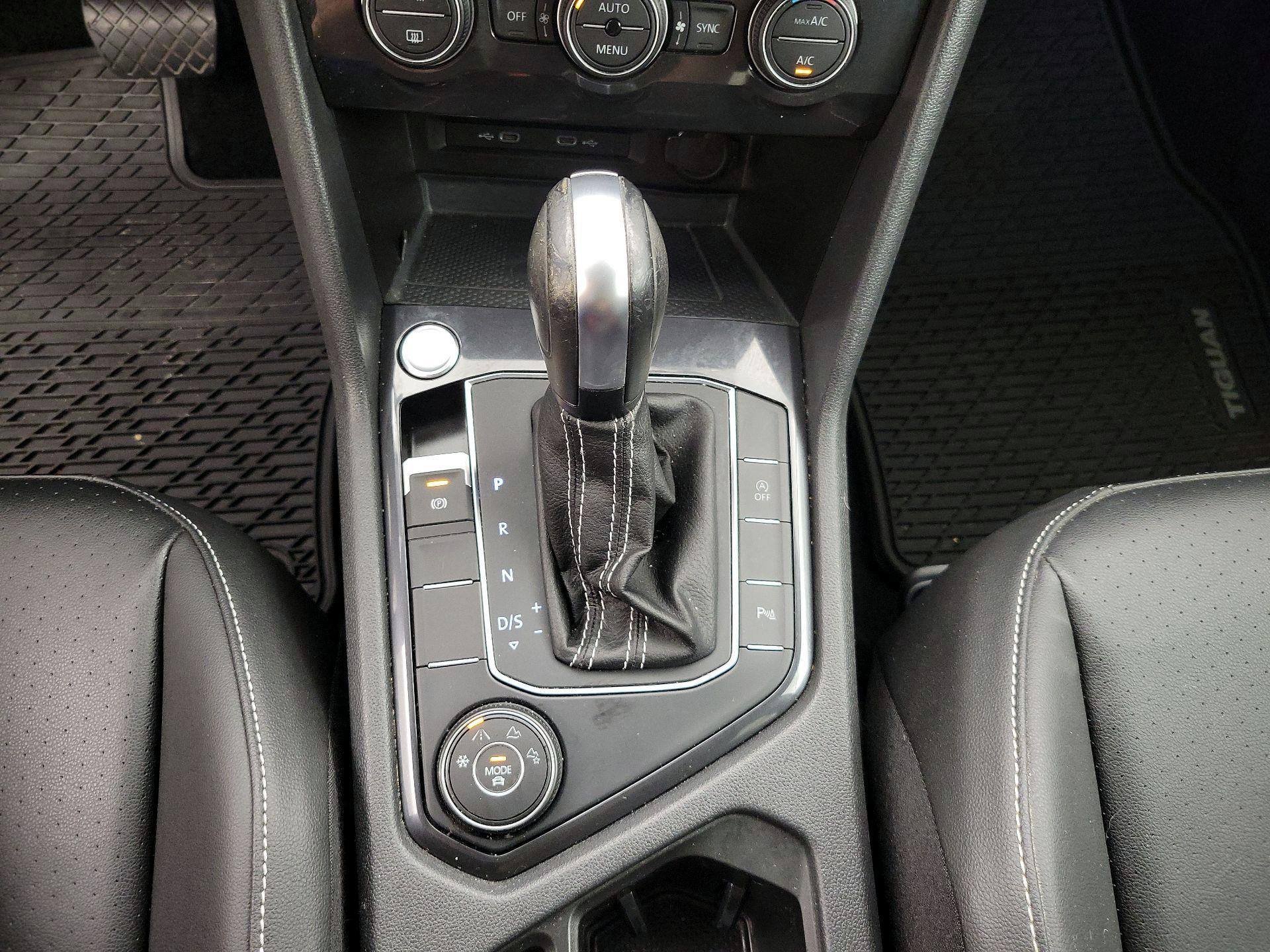 Thumbnail: 2021 Volkswagen Tiguan - 17