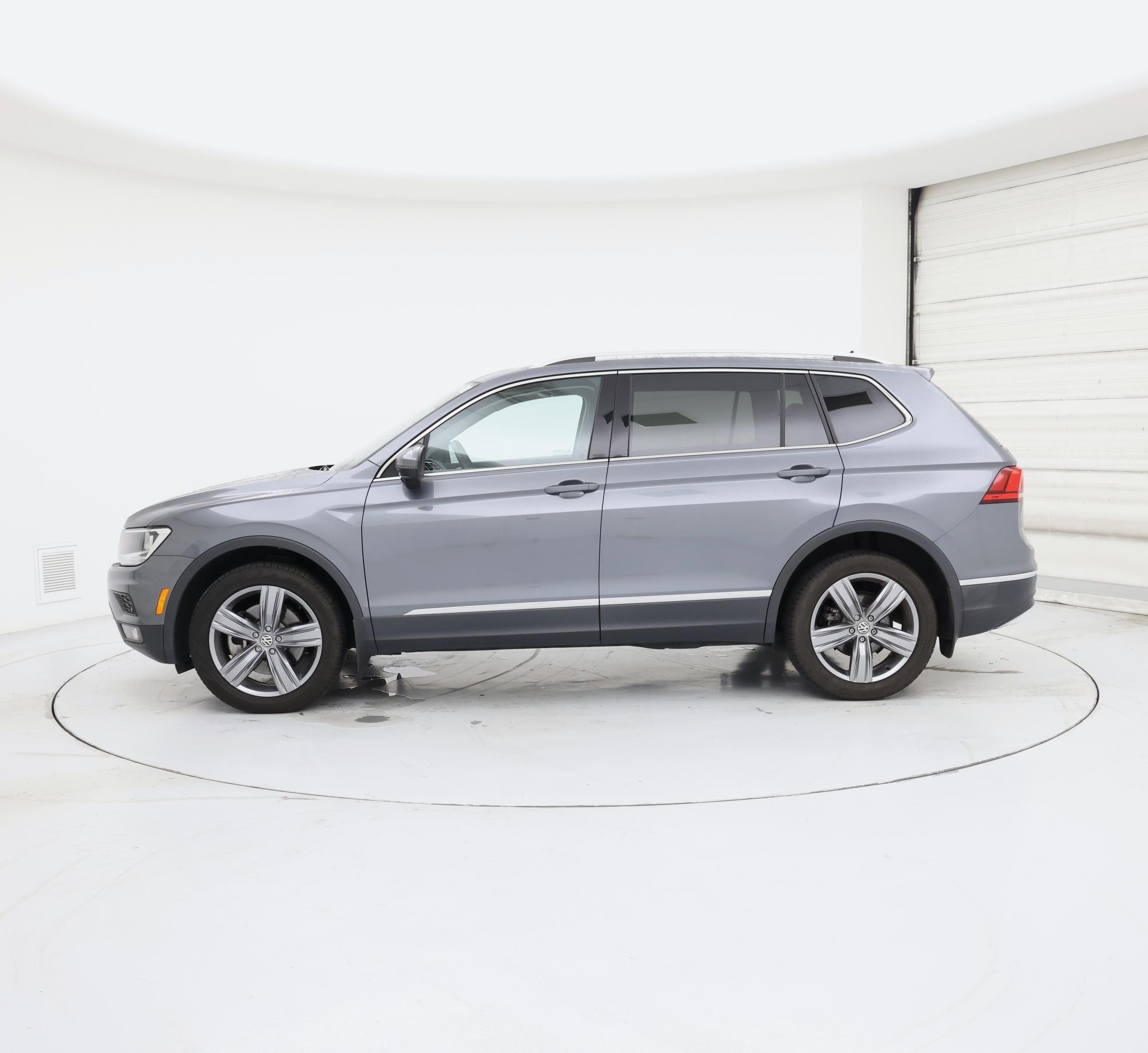 Thumbnail: 2021 Volkswagen Tiguan - 3
