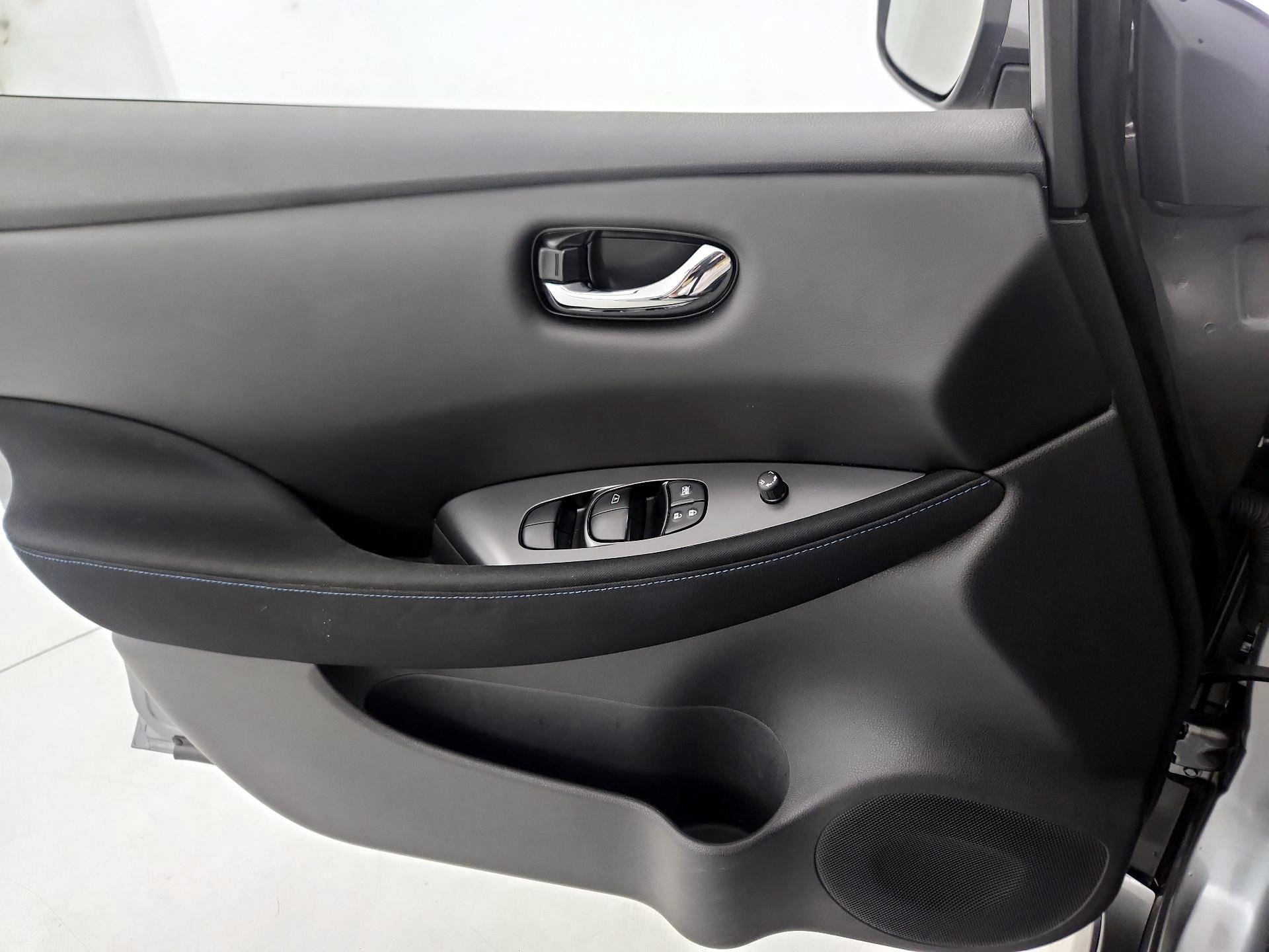 Thumbnail: 2021 Nissan Leaf - 12