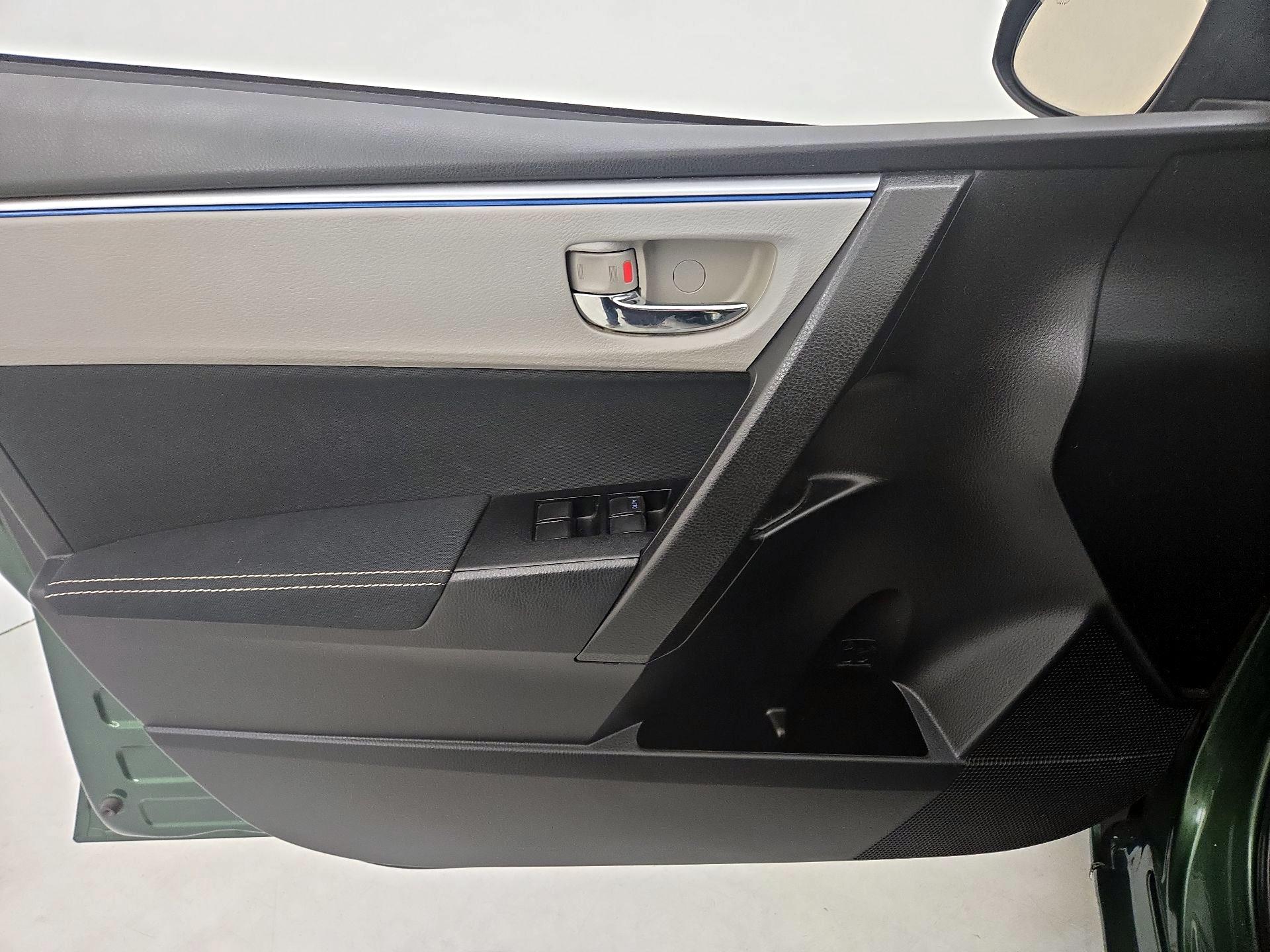 Thumbnail: 2015 Toyota Corolla - 12